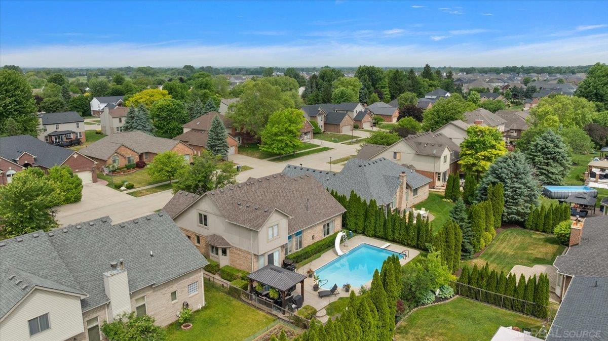 Rare find! Beautiful 4 Bedrom Split Level home with inground pool loca – image 54