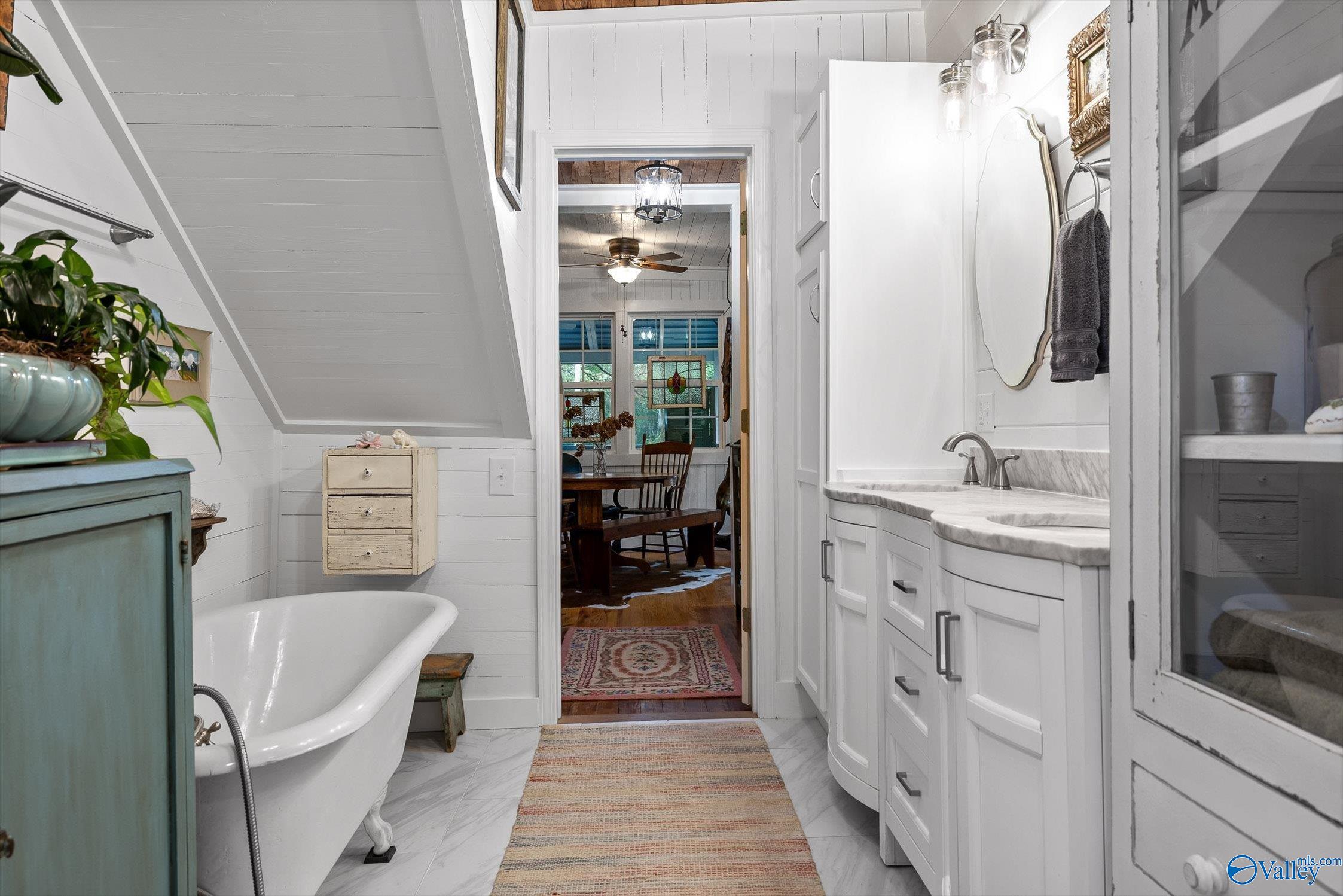 Irreplaceable Mentone charm meets thoughtful updates. Built in 1935, t – image 26