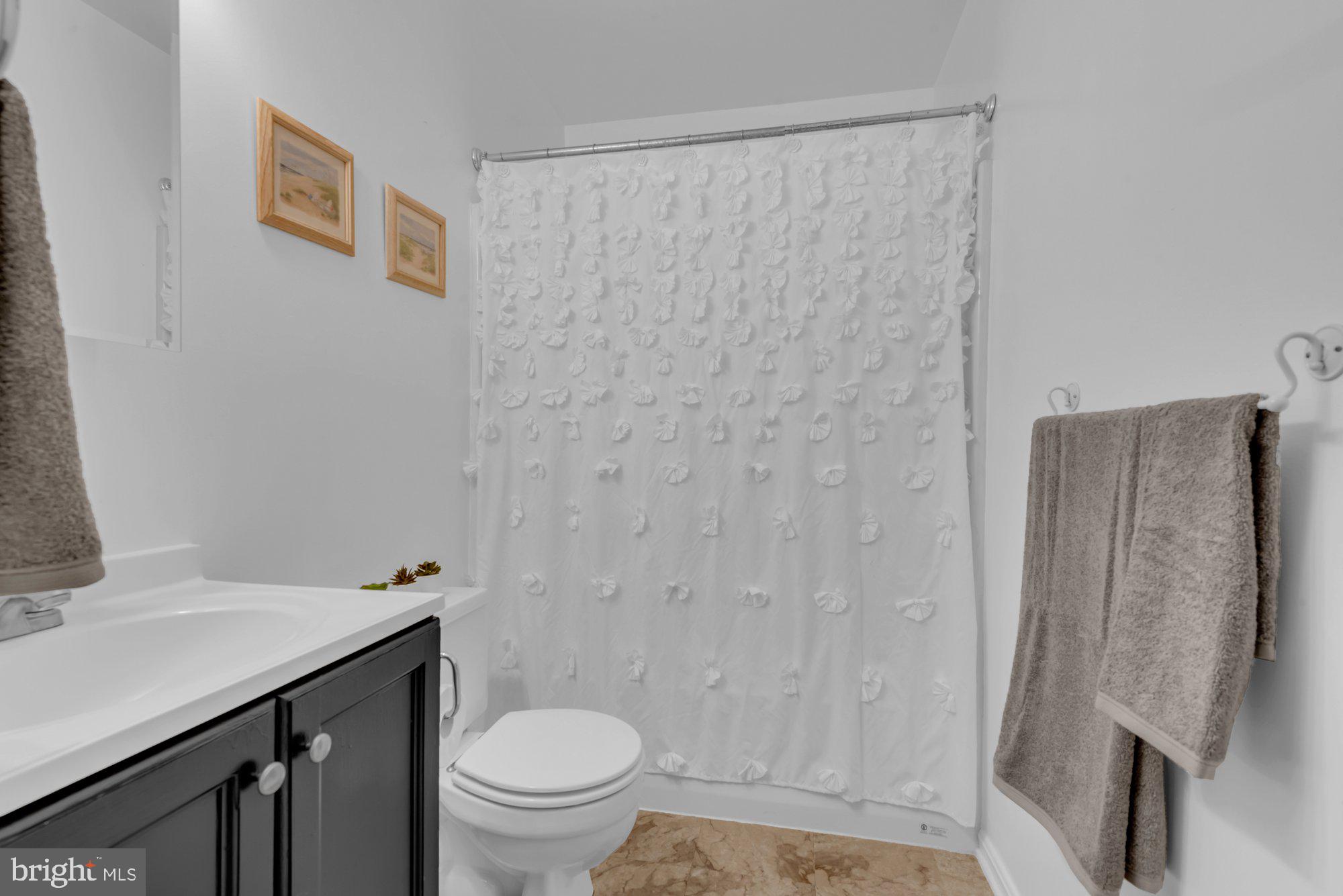 Well Cared for Home in Foxmoor located in a Cul-De-Sac. Fresh Paint, W – image 29
