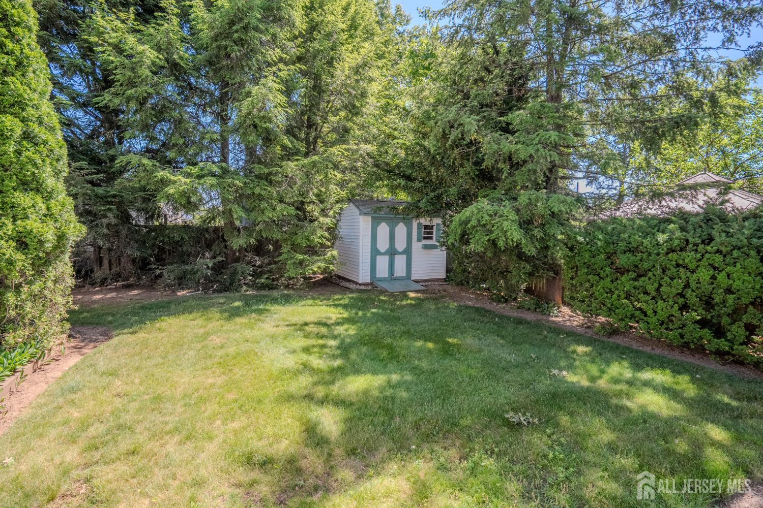 Welcome to 504 Plainfield Avenue, a charming Cape Cod home designed fo – image 32
