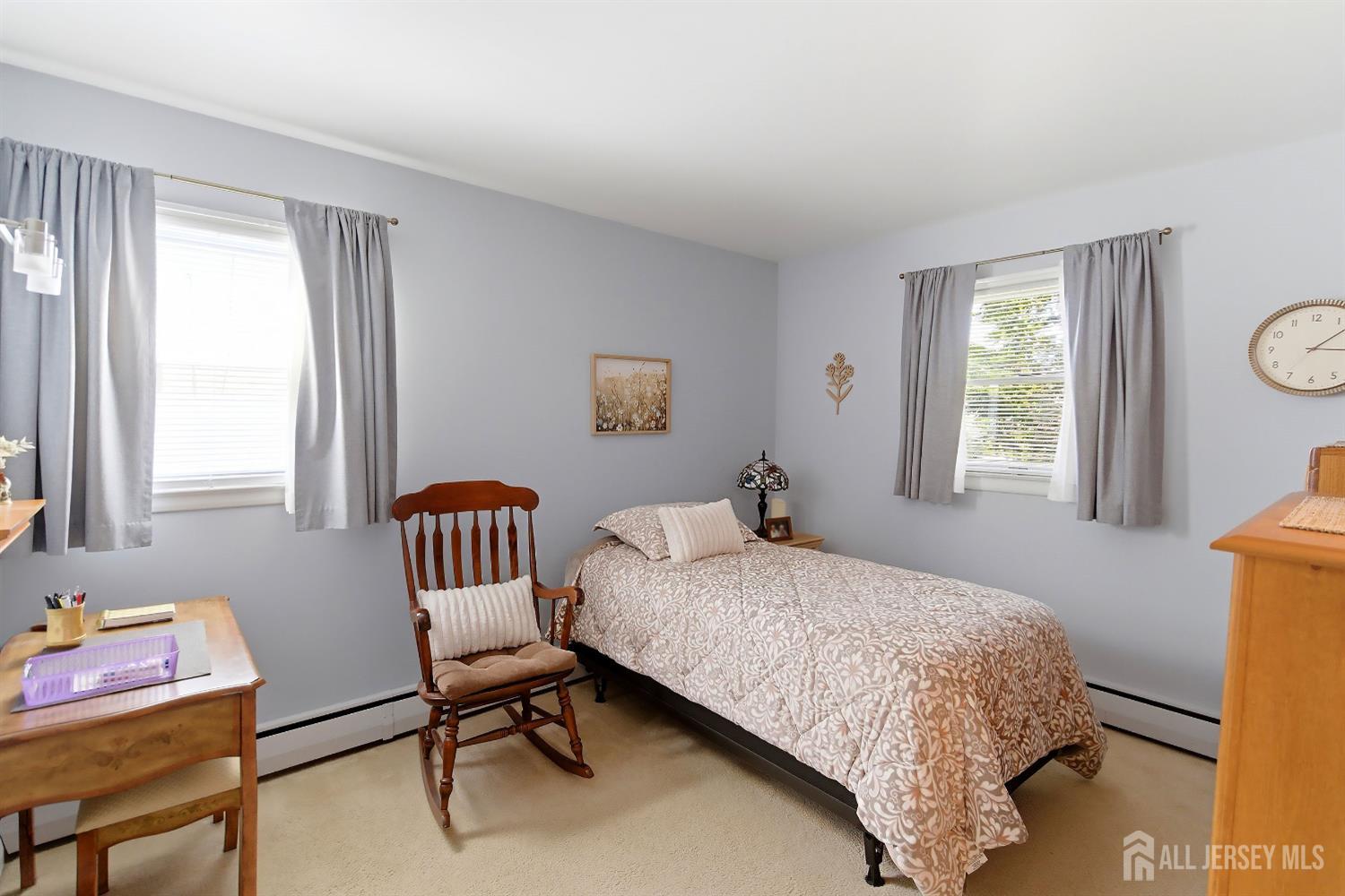 Pride of ownership shines throughout this exceptionally well-kept 3-be – image 13