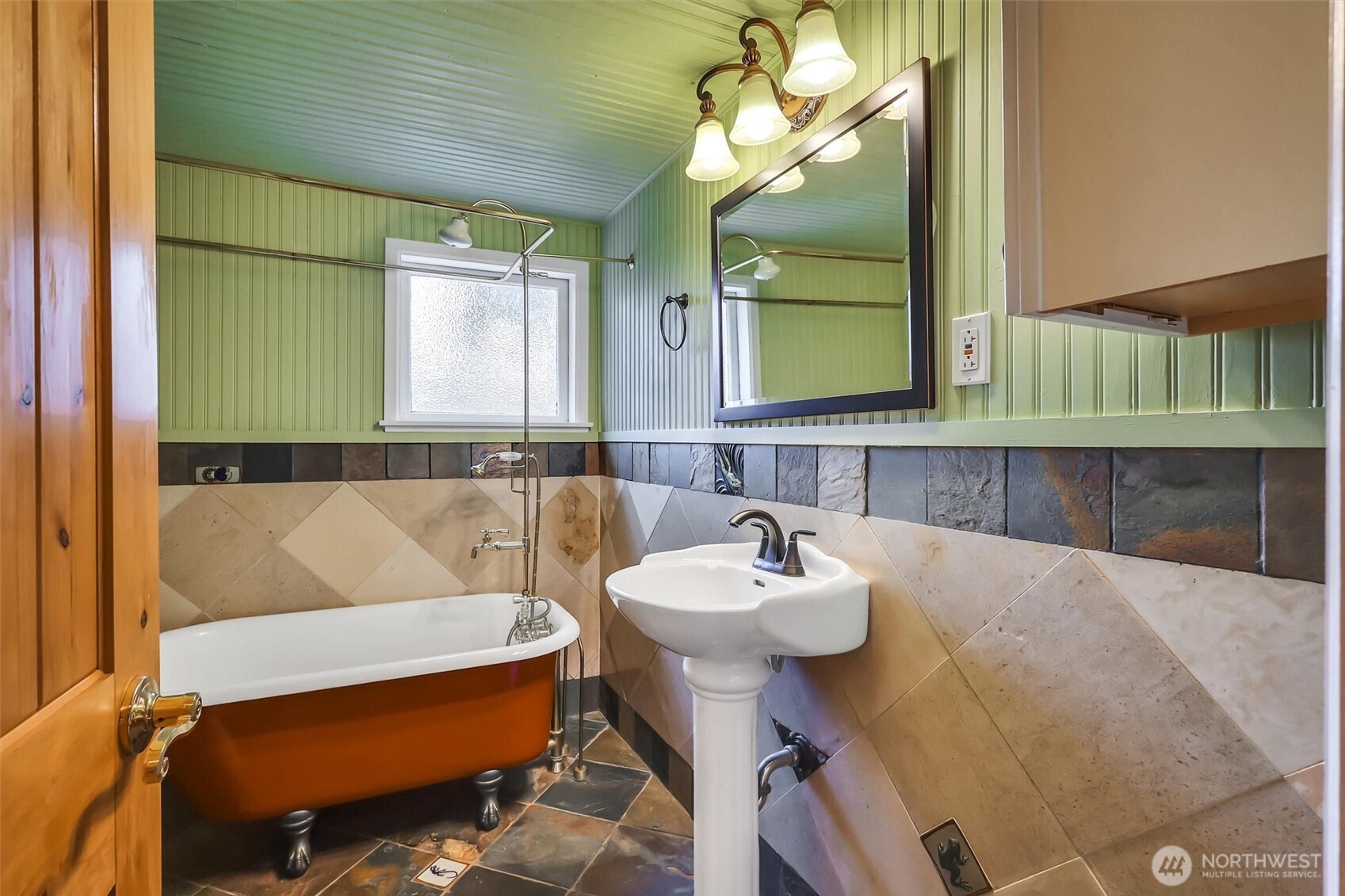13722 13722 Interlake Avenue, Seattle, Washington, 98133, USA, 2 Bedrooms Bedrooms, ,2 BathroomsBathrooms,Residential,For Sale,13722 Interlake Avenue,2490690
