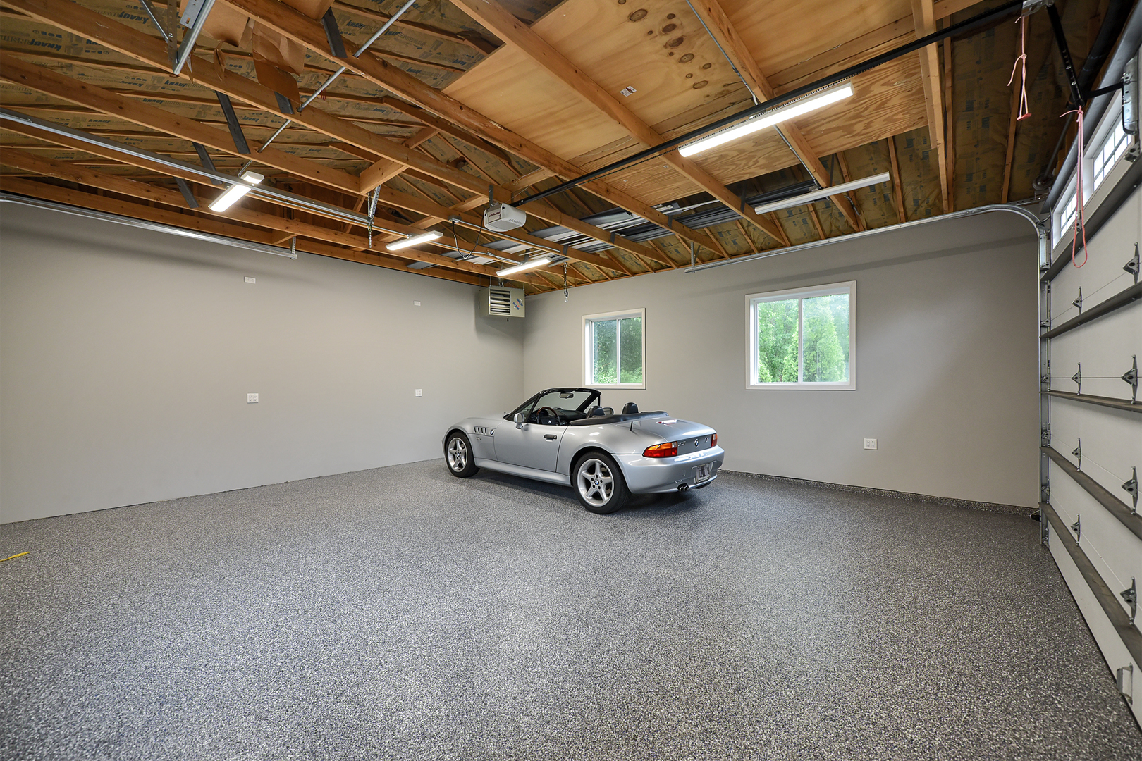 Beautifully updated and highlighted by an exceptional 25x24 detached h – image 26