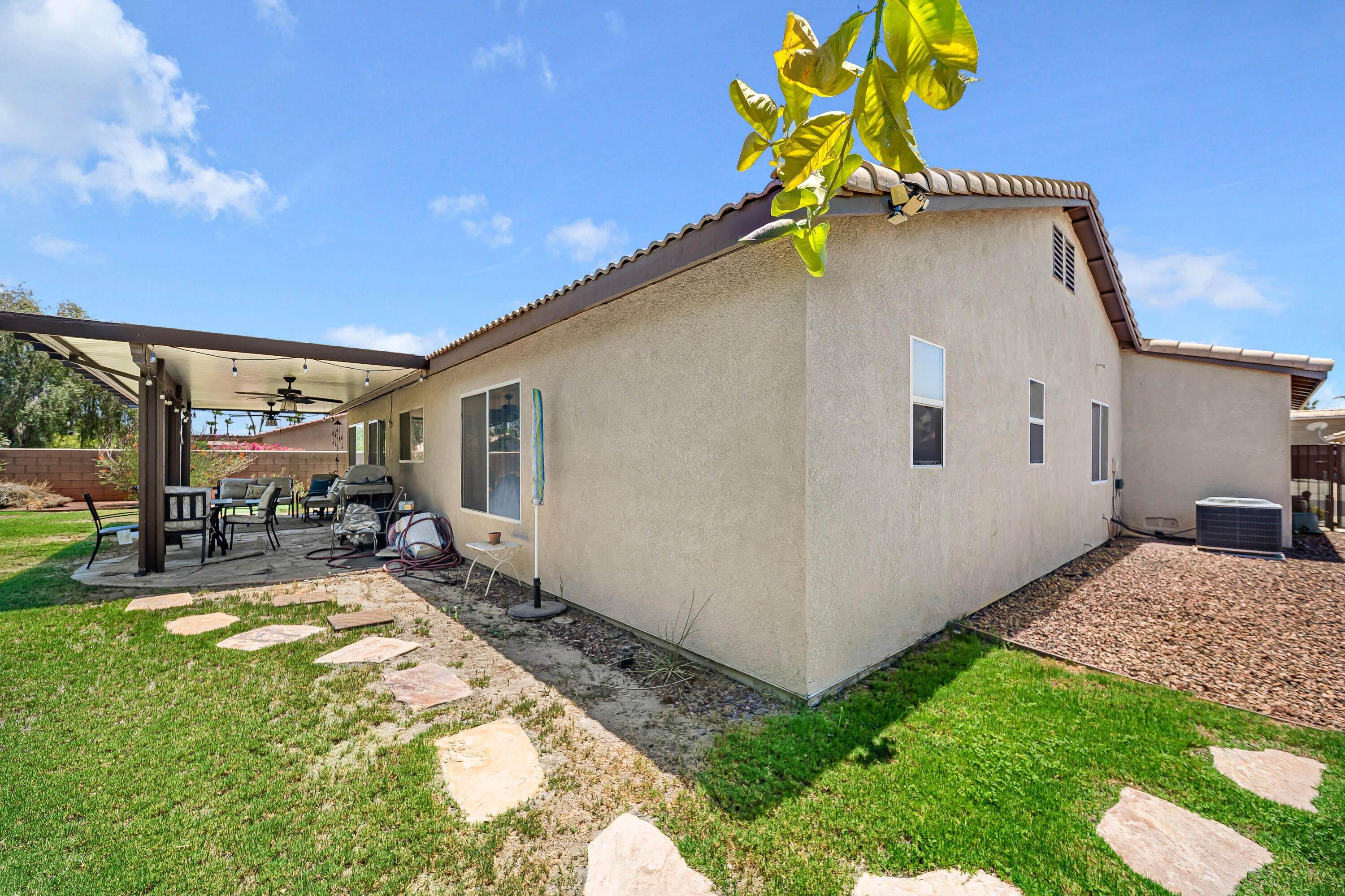 Welcome to this beautiful home in the highly desirable Villa Montego c – image 34