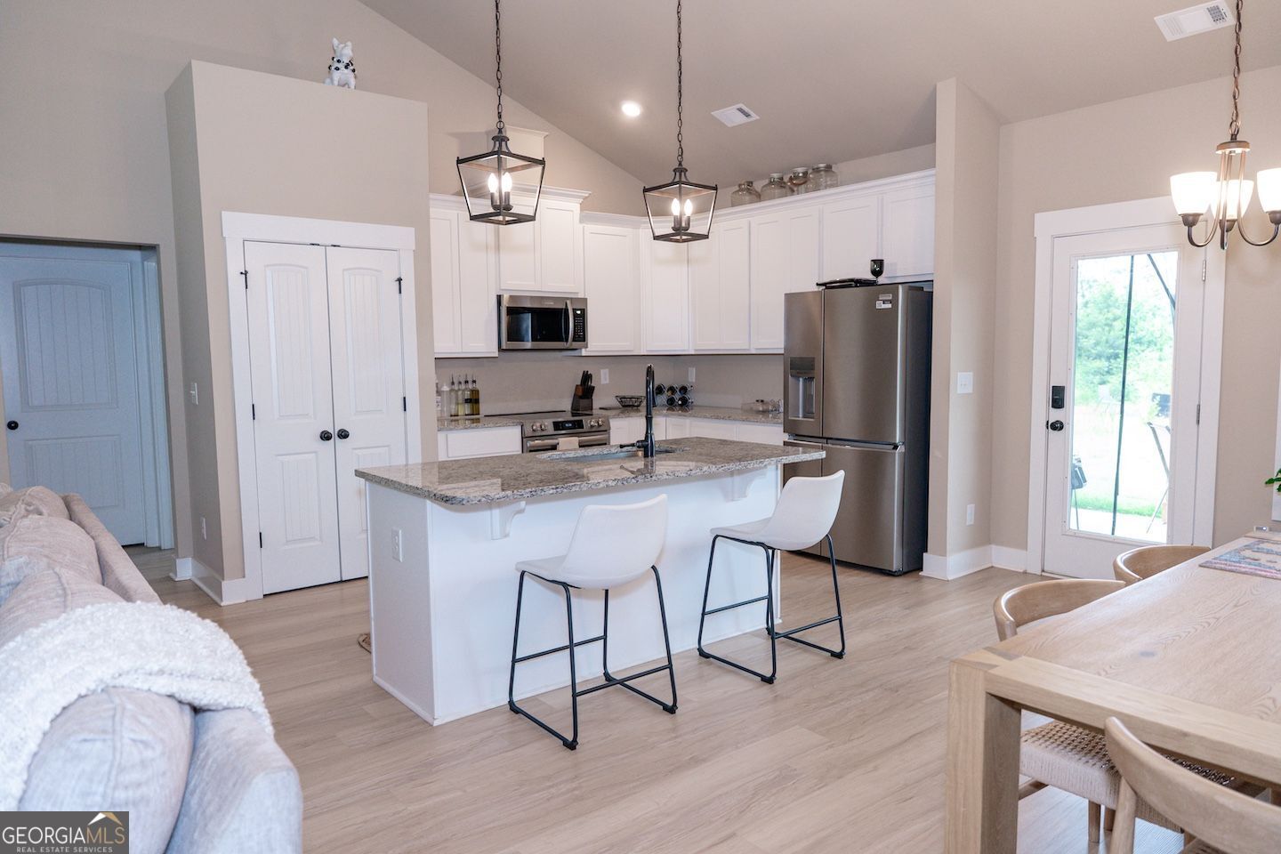 10 Acres of Privacy - Craftsman Ranch with Every Upgrade A rare find: – image 3
