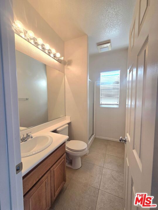Stunning 5-bedroom, 4-bathroom, 2-story single-family home in the high – image 27