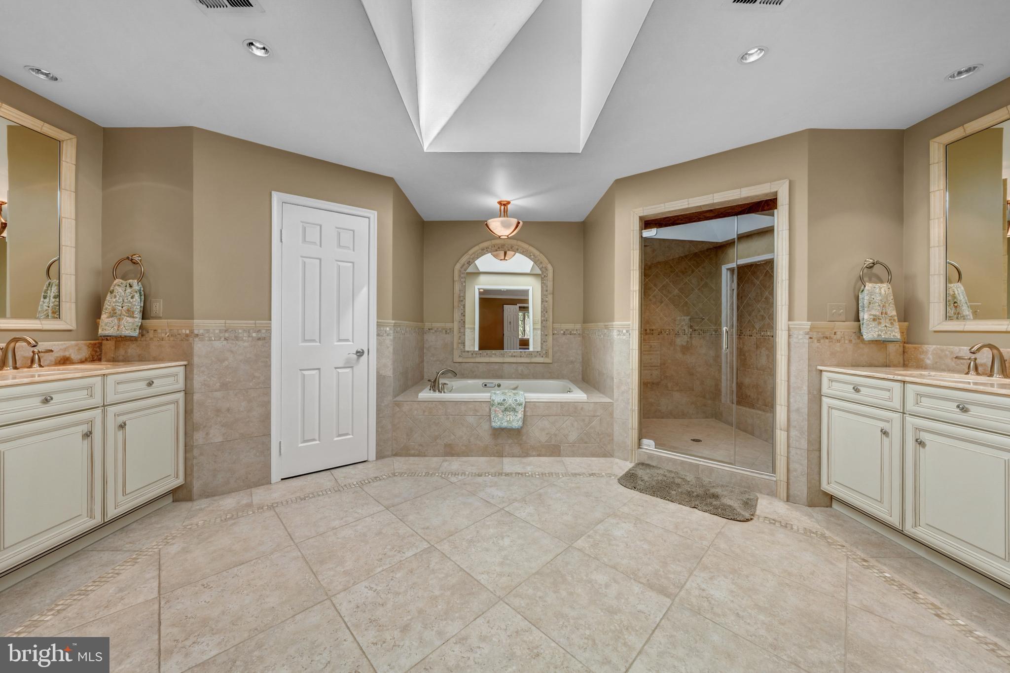 11512 11512 Big Piney Way, Potomac, Maryland, 20854, USA, 5 Bedrooms Bedrooms, ,8 BathroomsBathrooms,Residential,For Sale,11512 Big Piney Way,MDMC2237964