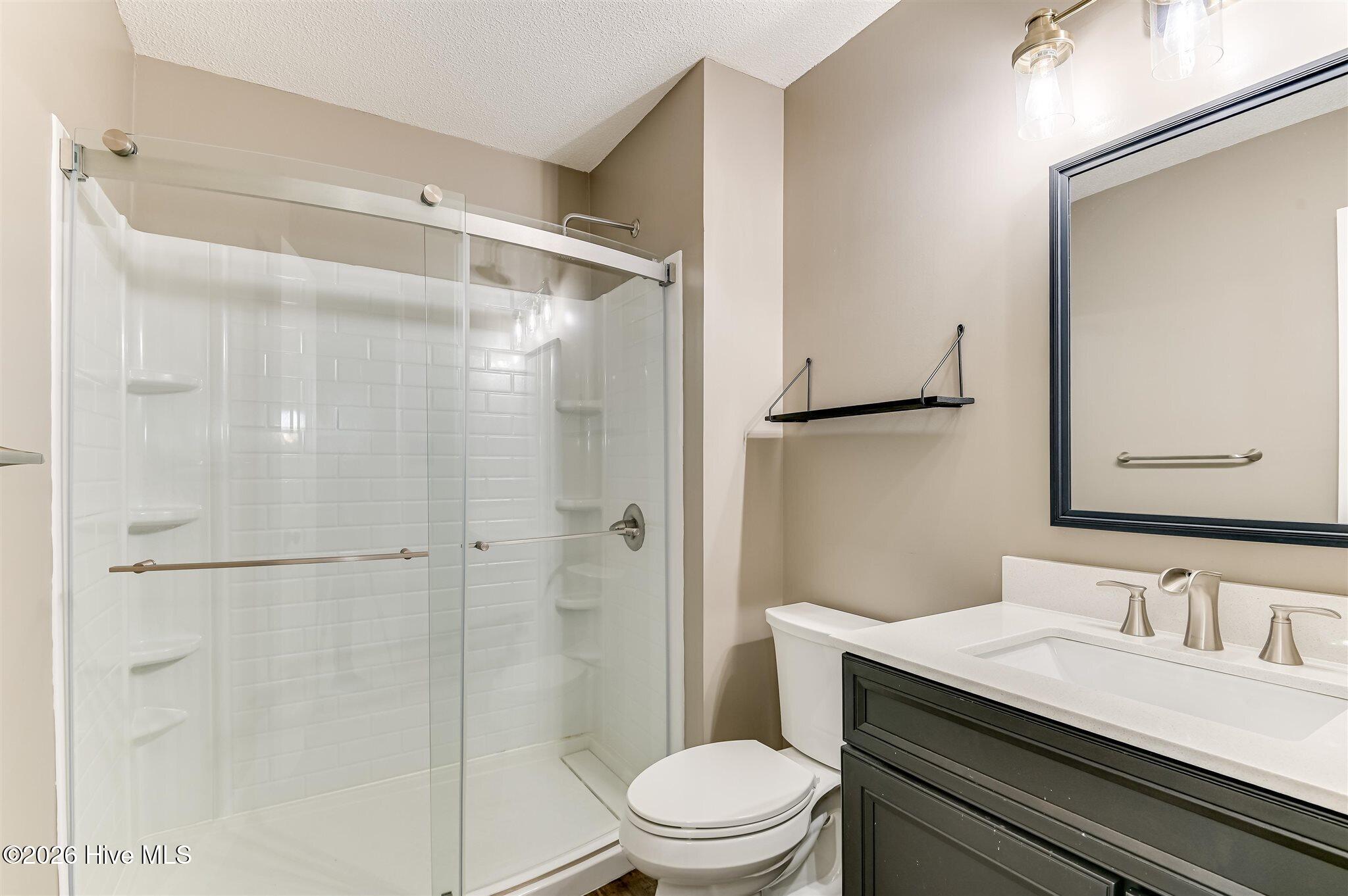 Welcome to this stunning brick home nestled on a quiet cul-de-sac in t – image 42