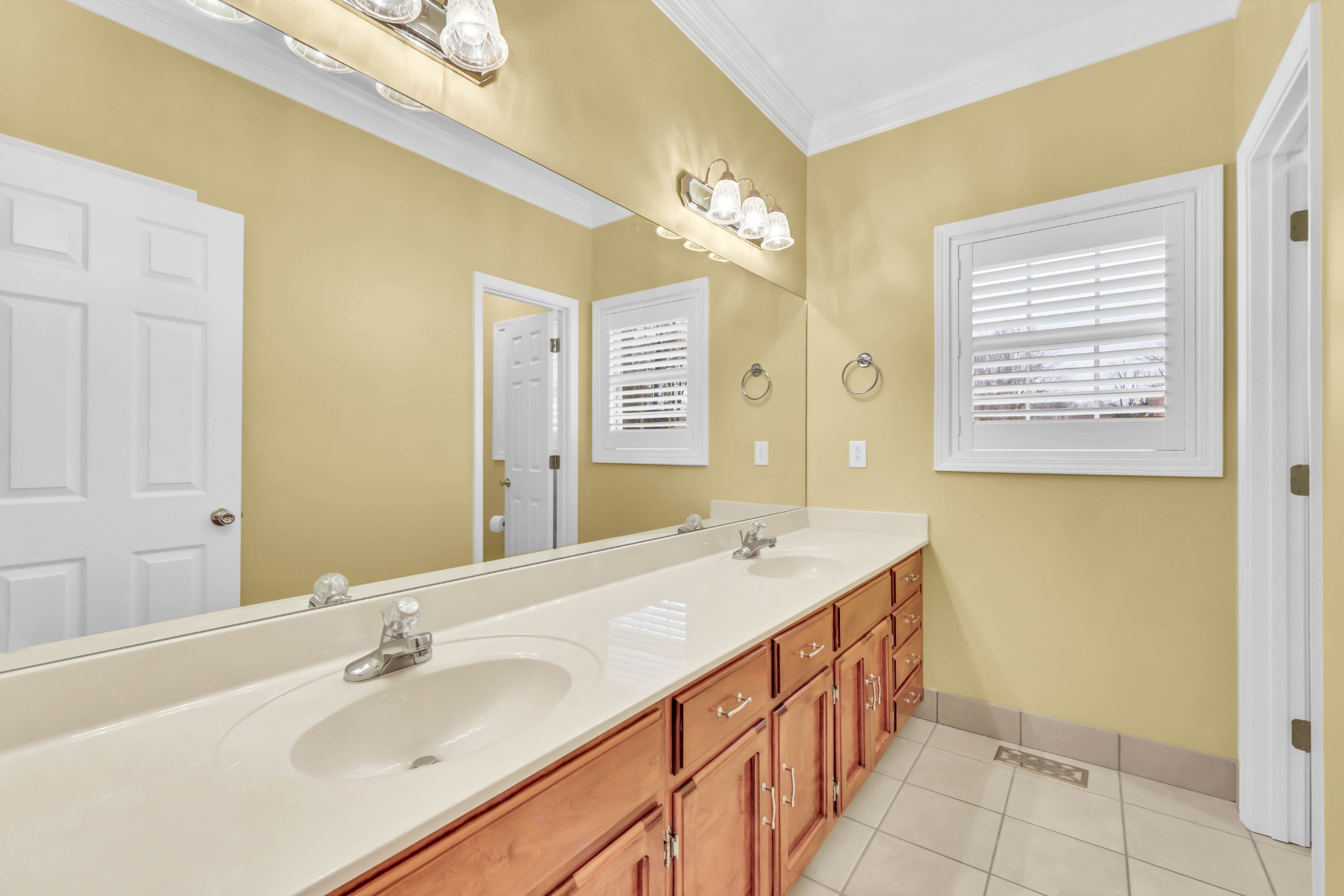 Come & make this One-Level All-Brick Custom Ranch with Bonus Room Car – image 16