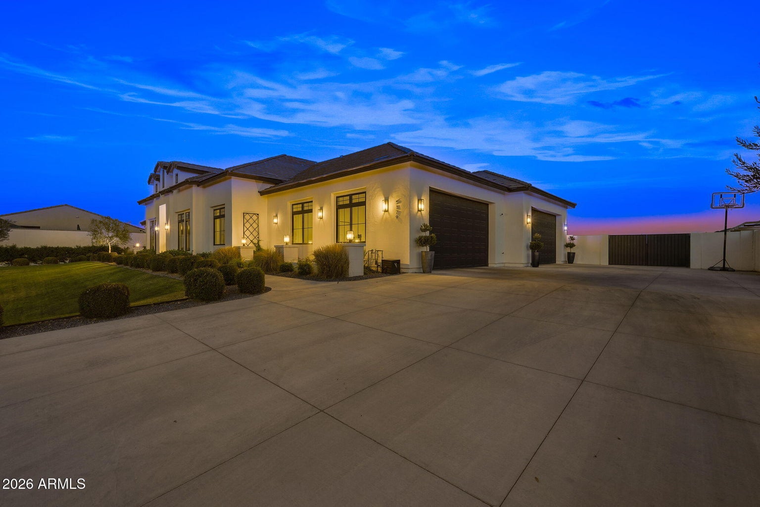 Tucked inside a gated neighborhood of Encanto Real on the edge of Quee – image 47