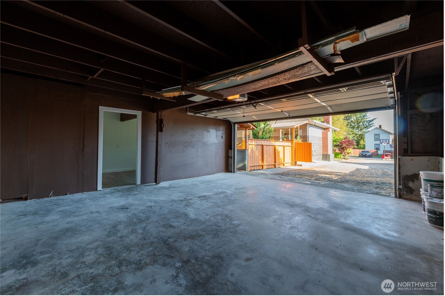 Price reduced!!! Fully remodeled in-town Snohomish with rare daylight – image 24
