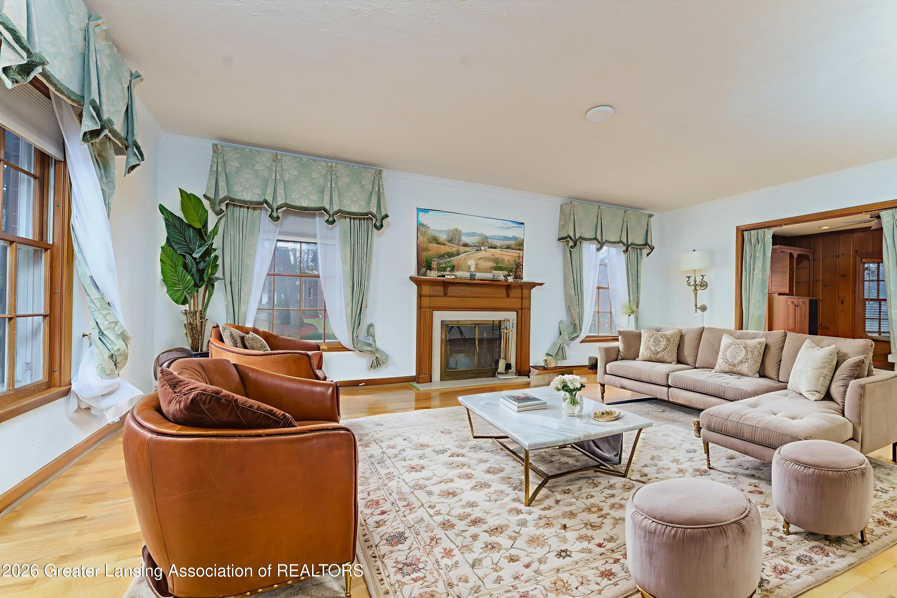 A rare opportunity to score a quintessential Glencairn gem! Gorgeous c – image 12