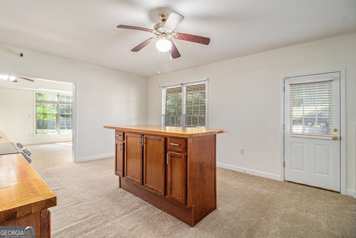 Fully finished basement with refined lakefront living in this beautifu – image 51