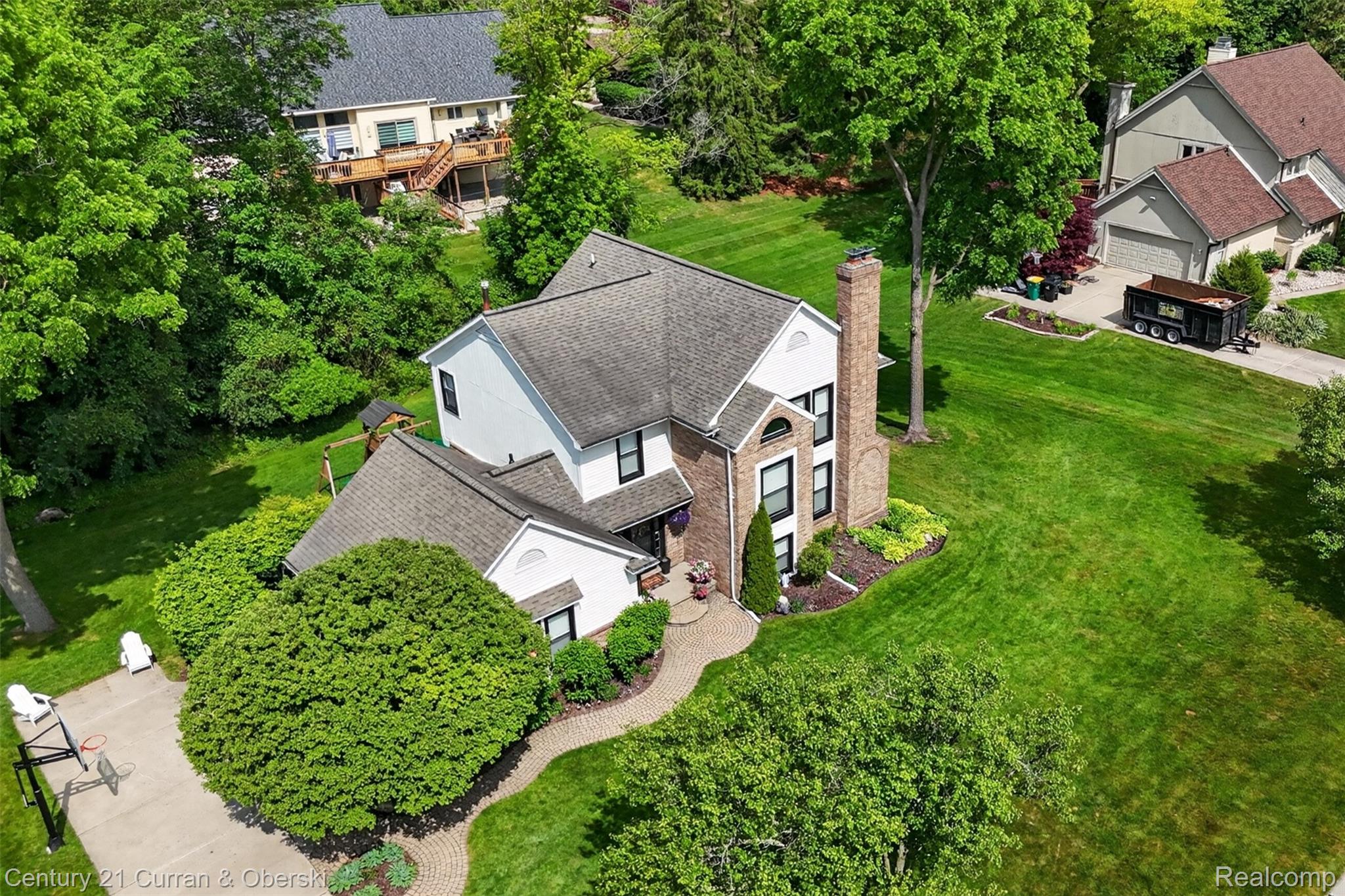 Welcome to 30999 Sudbury Street in Farmington Hills. This beautifully – image 72