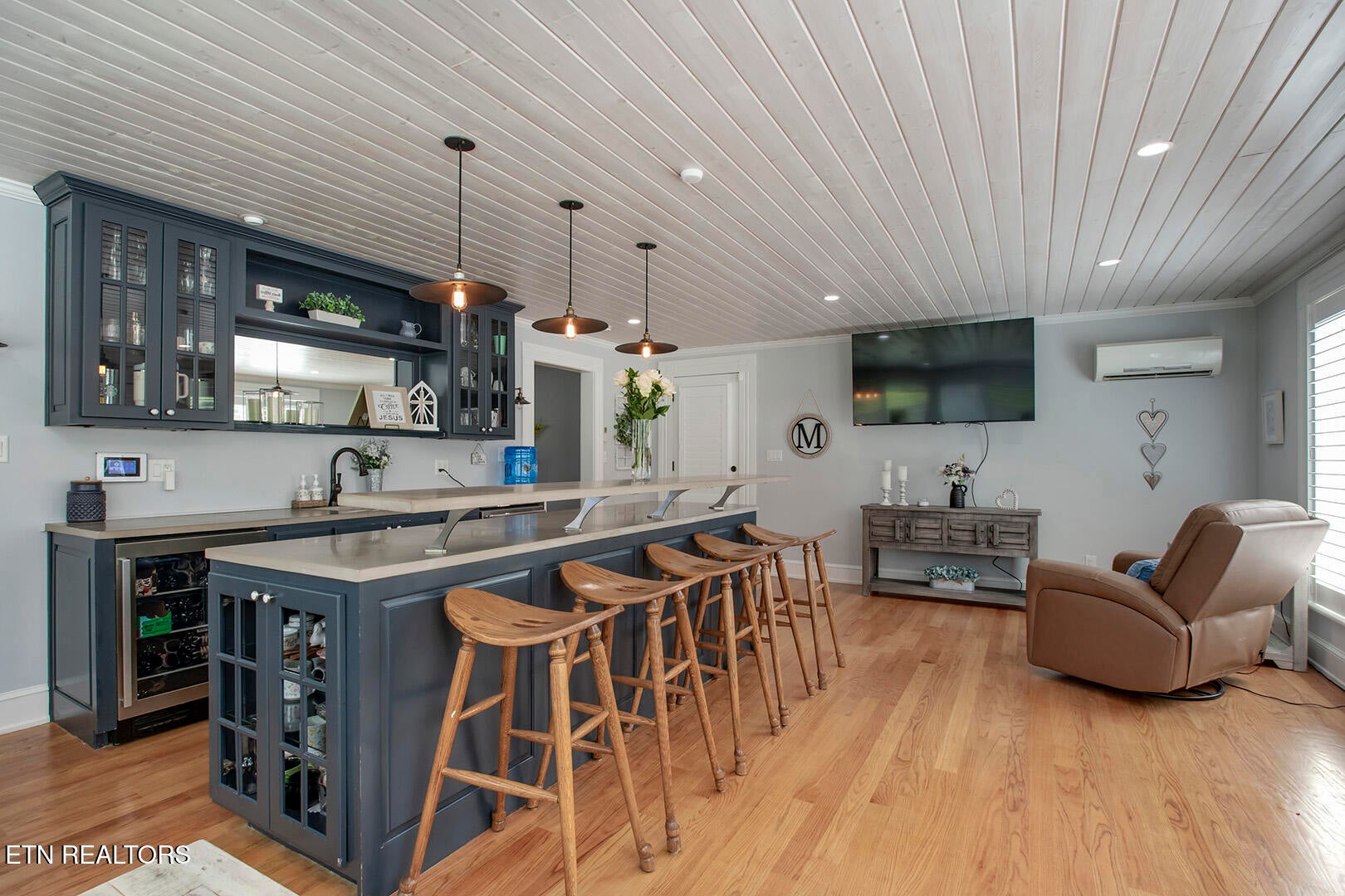 Are you looking for an adorable home with character, comfort, and styl – image 6