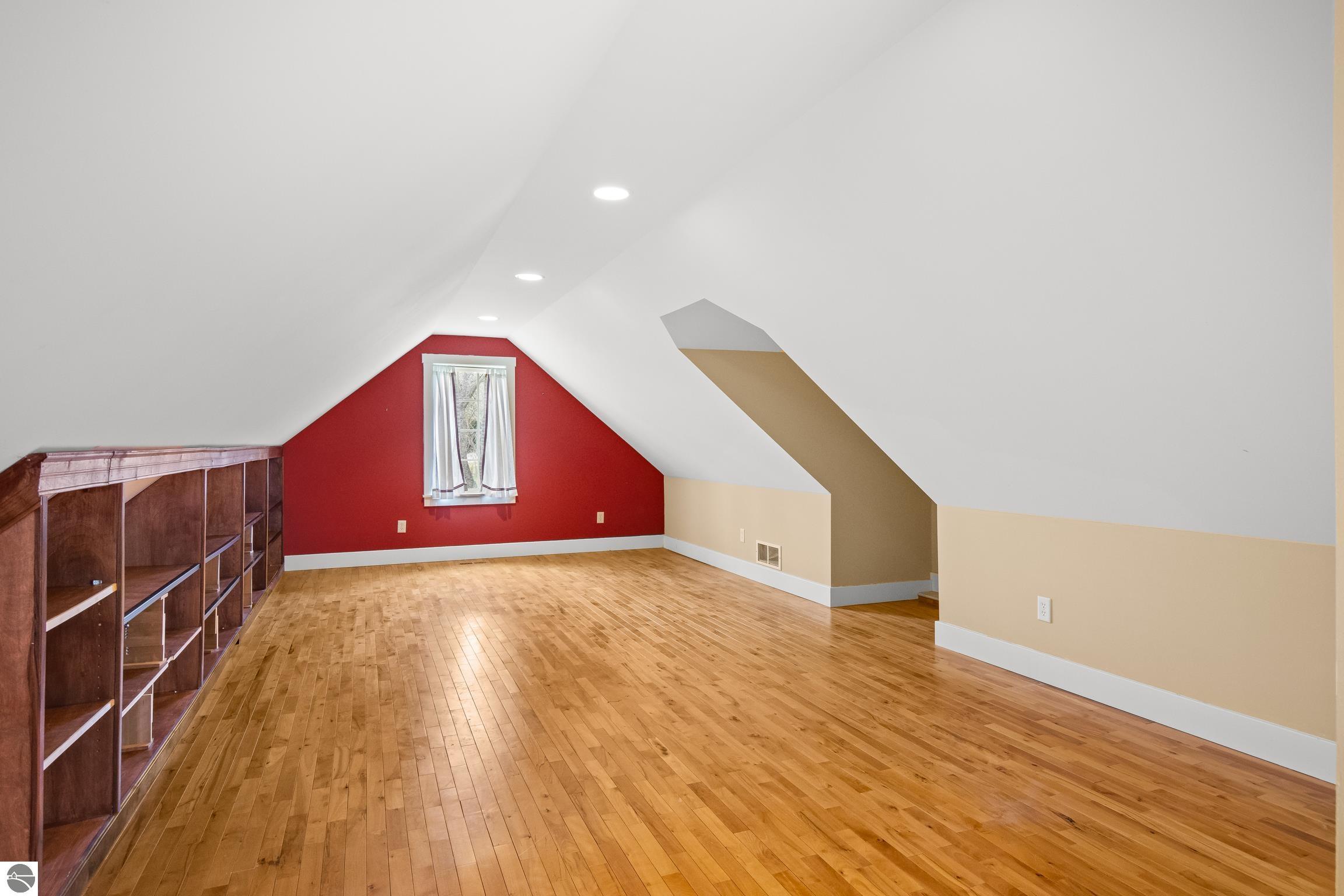 This 3-bedroom, 2.5-bath farmhouse offers a property designed for coun – image 38
