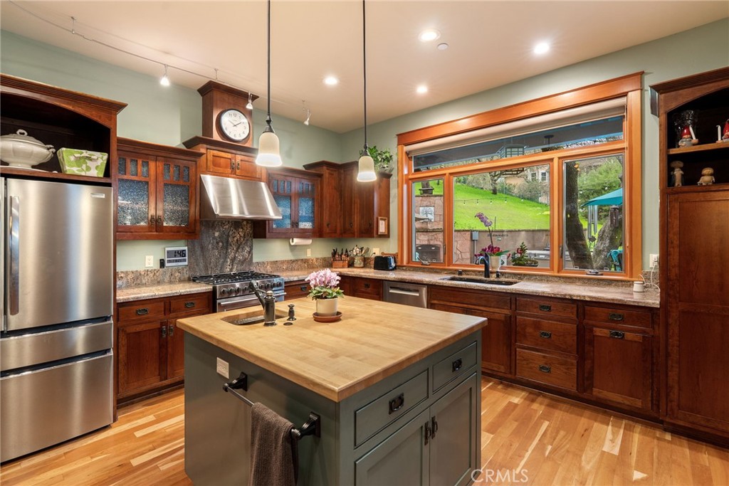 Located on the desirable West Side of Paso Robles, this custom-built 2 – image 9