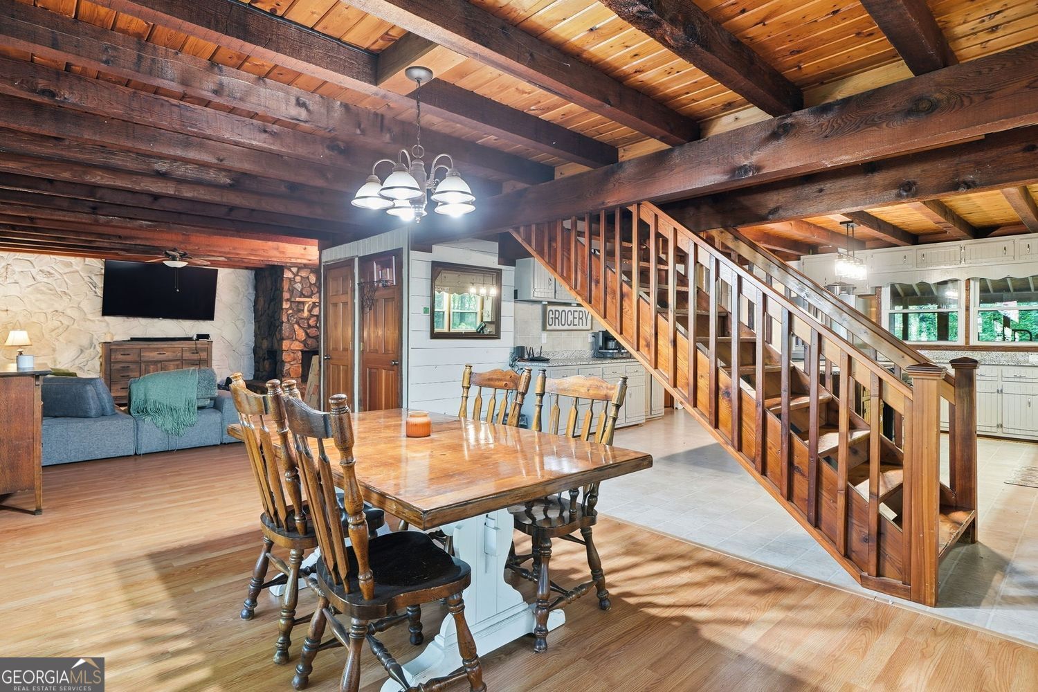Escape to the perfect blend of privacy, functionality, and North Georg – image 15