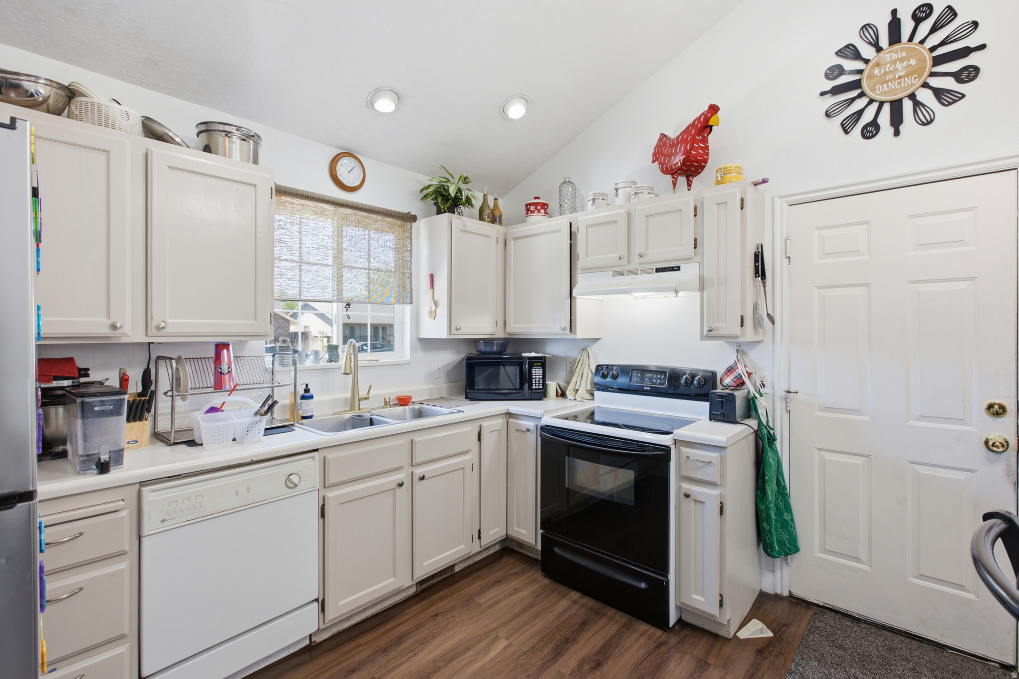 More photos to come. Spacious side-by-side duplex featuring 3 large be – image 6