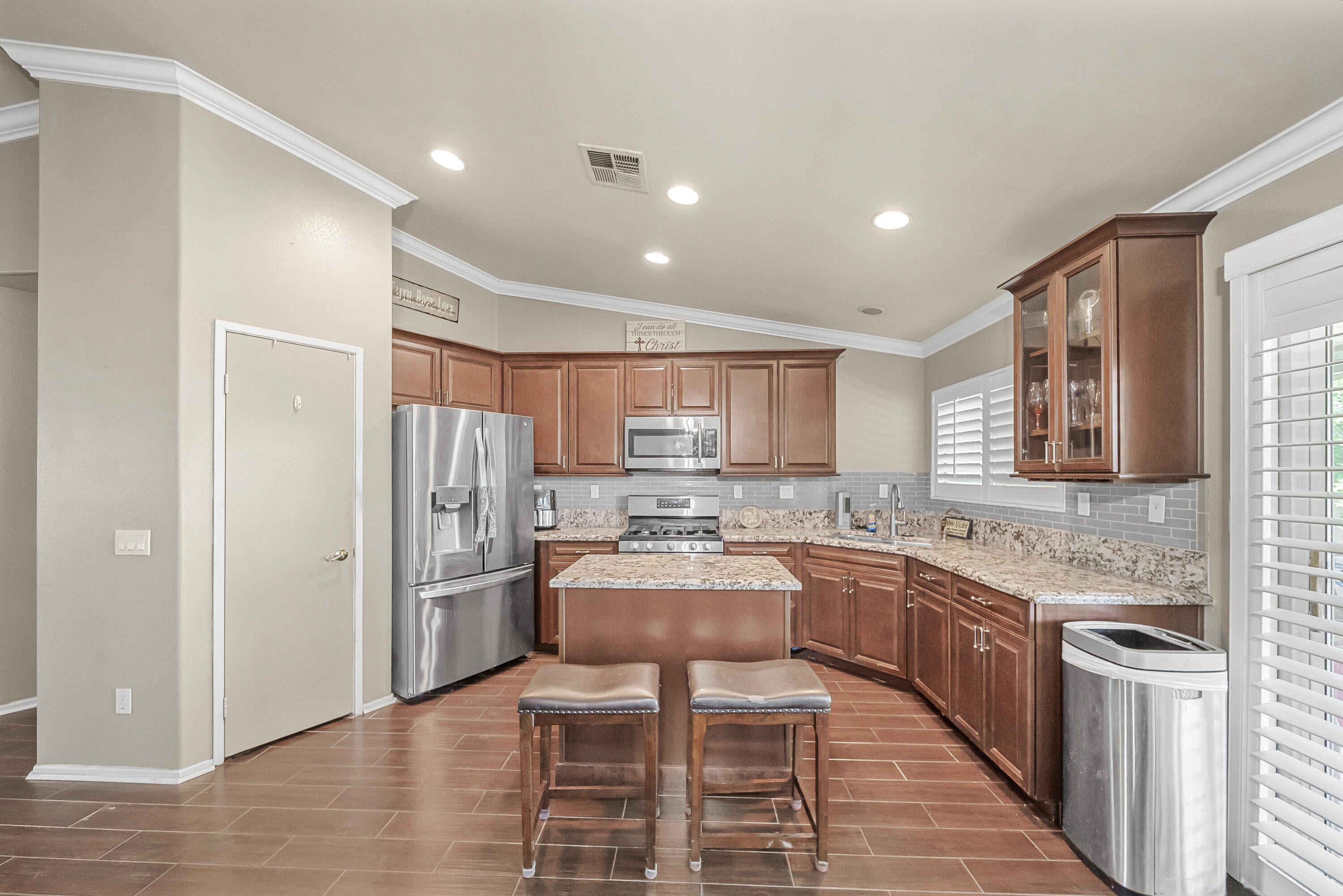 Welcome to this beautiful home in the highly desirable Villa Montego c – image 13