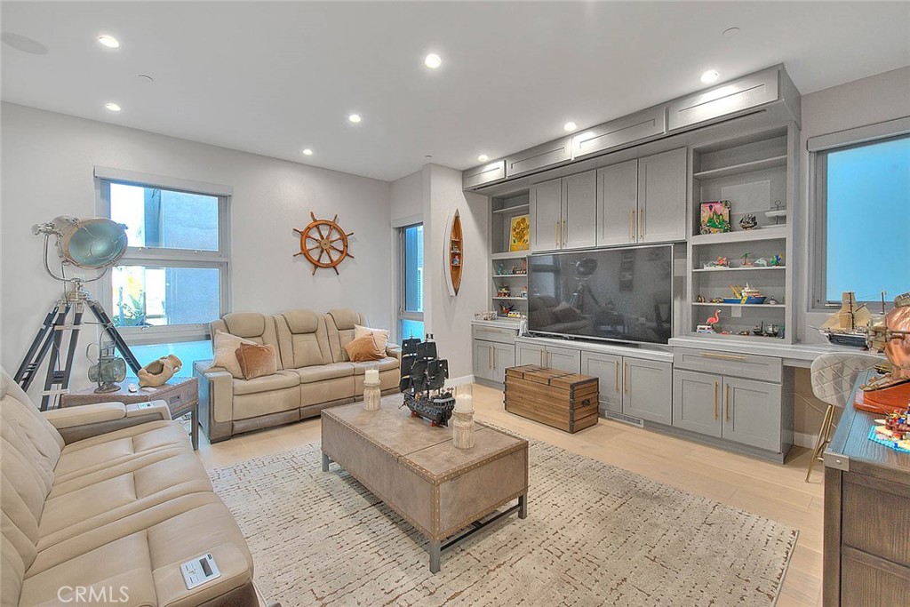 99 99 A Surfside, Surfside, California, 90743, USA, 4 Bedrooms Bedrooms, ,4 BathroomsBathrooms,Residential,For Sale,99 A Surfside,CV26025098