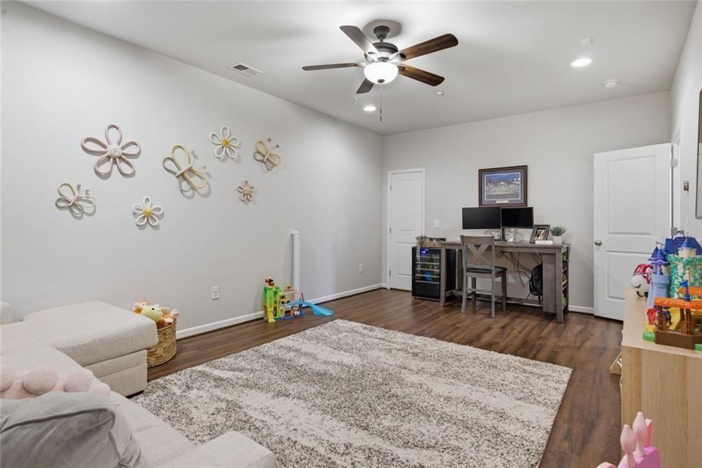 This beautifully maintained townhome in Sandy Springs offers an except – image 29