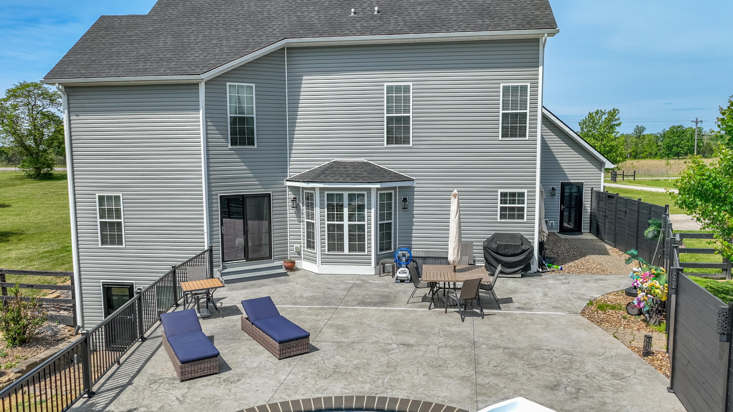If youve been dreaming of peaceful country living without giving up co – image 9