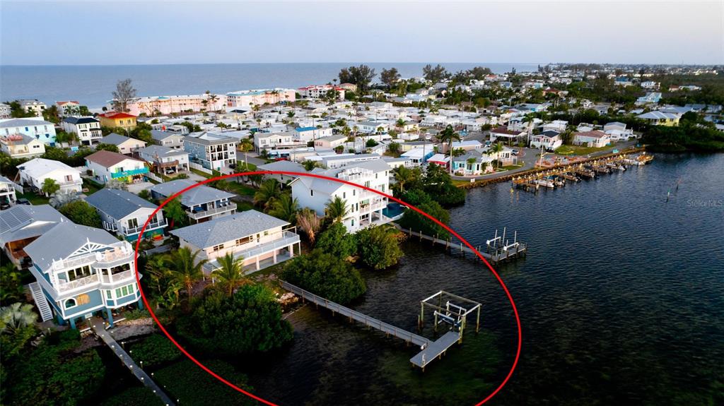 CONFIRMED POTENTIAL FOR TWO BUILDABLE WATERFRONT LOTS - This rare offe – image 10