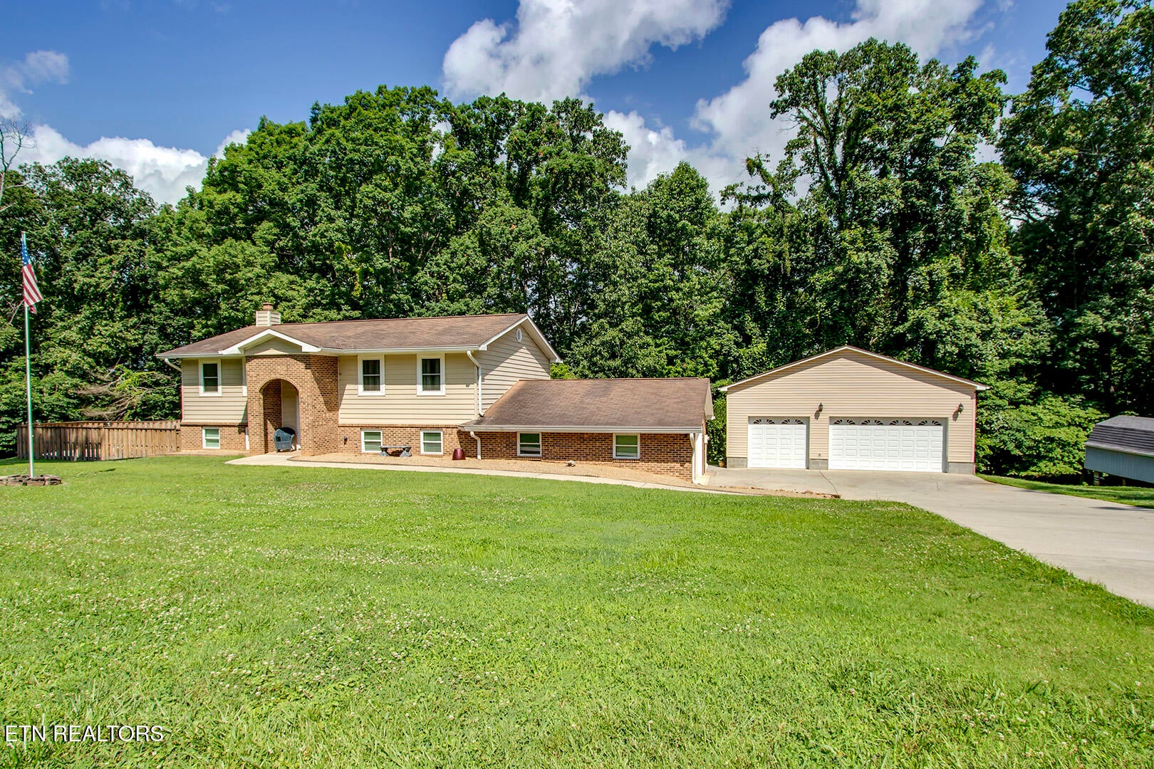 Are you looking for a wonderful home in a desired subdivision in a gre – image 2