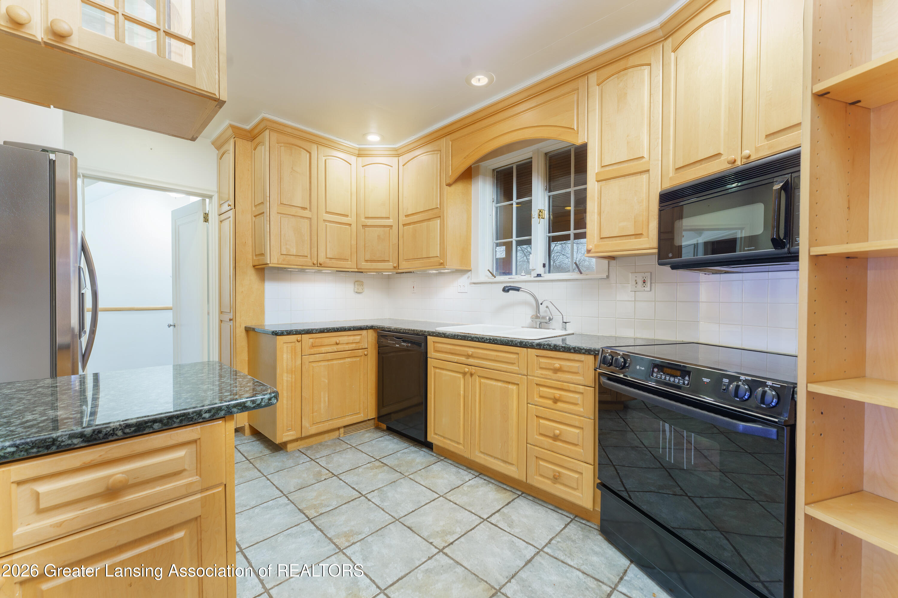 A rare opportunity to score a quintessential Glencairn gem! Gorgeous c – image 28