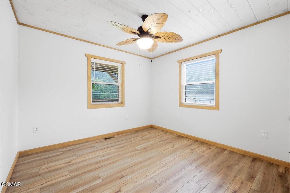 Experience the best of waterfront living in East Tennessee with this s – image 17