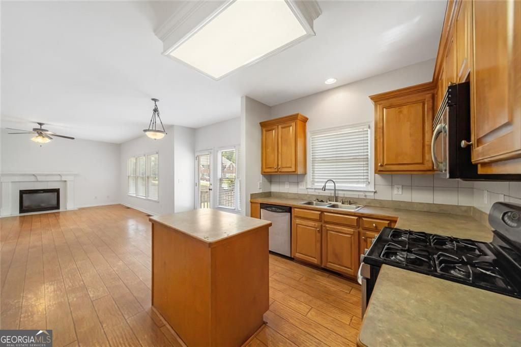Just listed in the sought-after Arbors at Old Peachtree subdivision! T – image 13