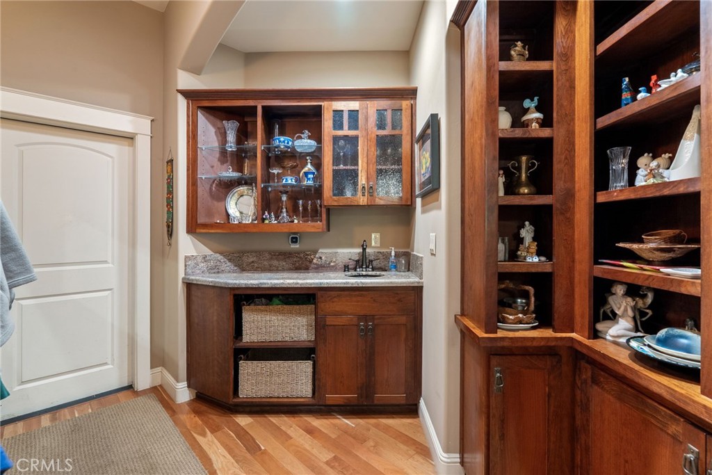 Located on the desirable West Side of Paso Robles, this custom-built 2 – image 32