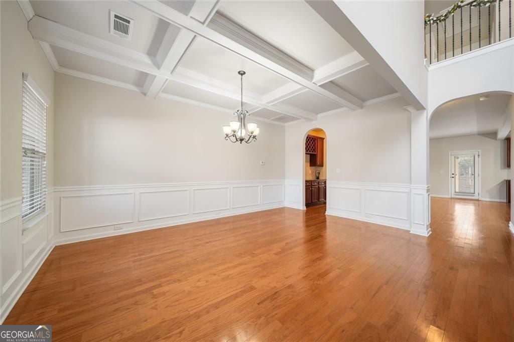 Timeless curb appeal and solid construction define this beautifully ma – image 10