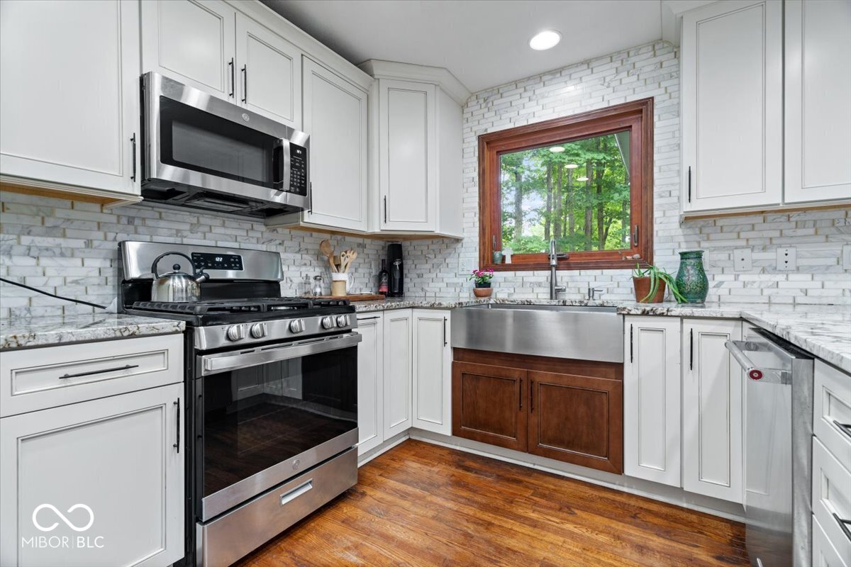 Updates galore in desirable Feather Cove III! Nestled on a half-acre w – image 14