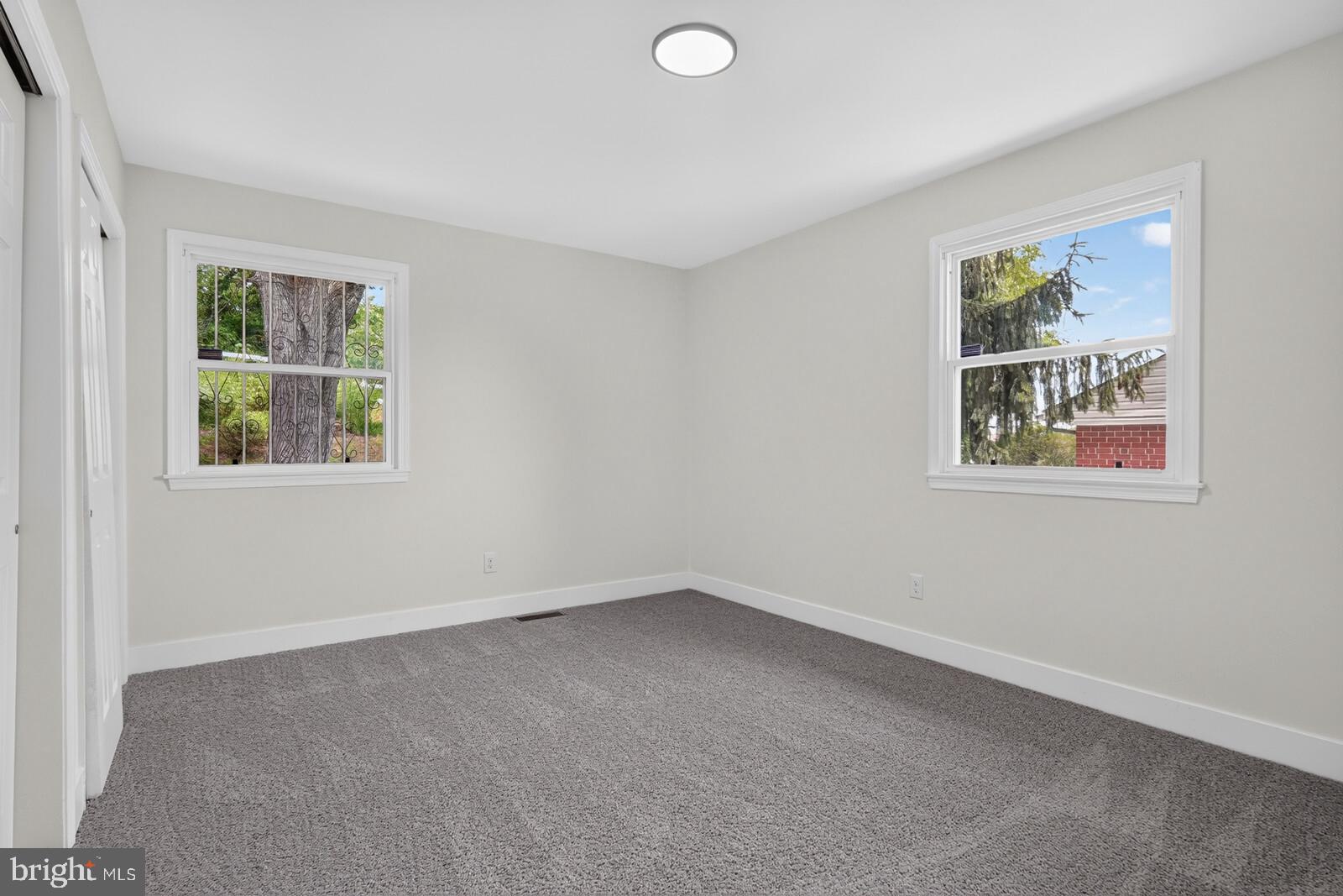 Beautifully Renovated Single-Family Home in Sought-After Kettering – 5 – image 23