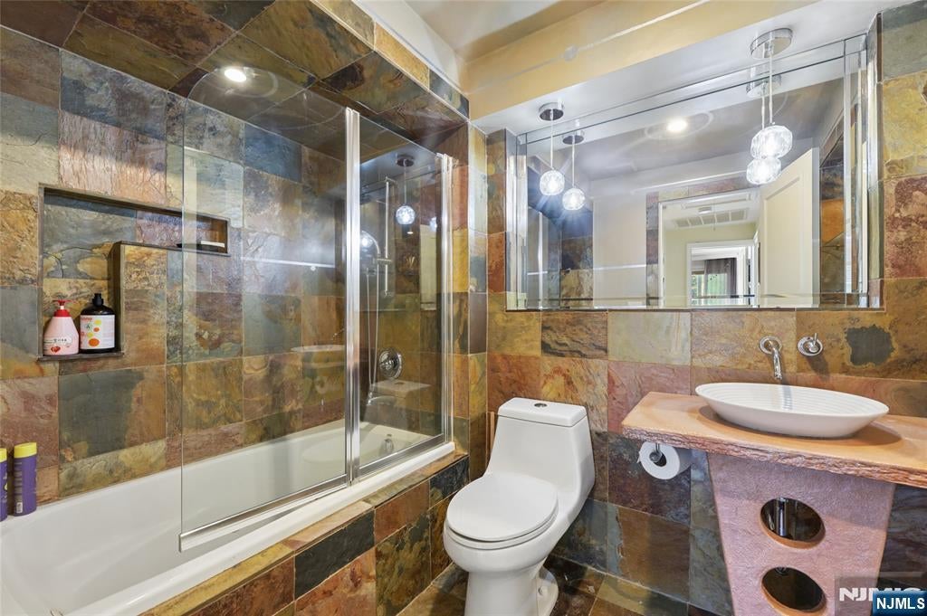 29-07 Fair Lawn Avenue, Fair Lawn, New Jersey, 07410, USA, 4 Bedrooms Bedrooms, ,4 BathroomsBathrooms,Residential,For Sale,29-07 Fair Lawn Avenue,26016016
