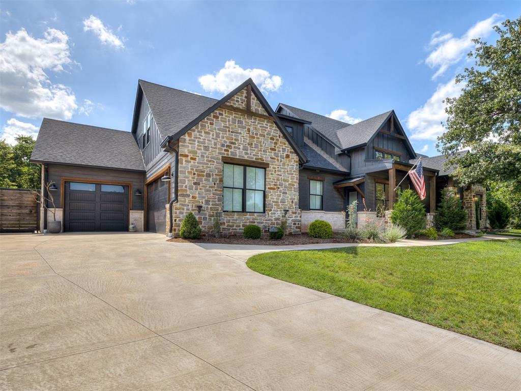 Amid the wooded charm of Arcadia, 12925 Broken Arrow offers a perfect – image 3