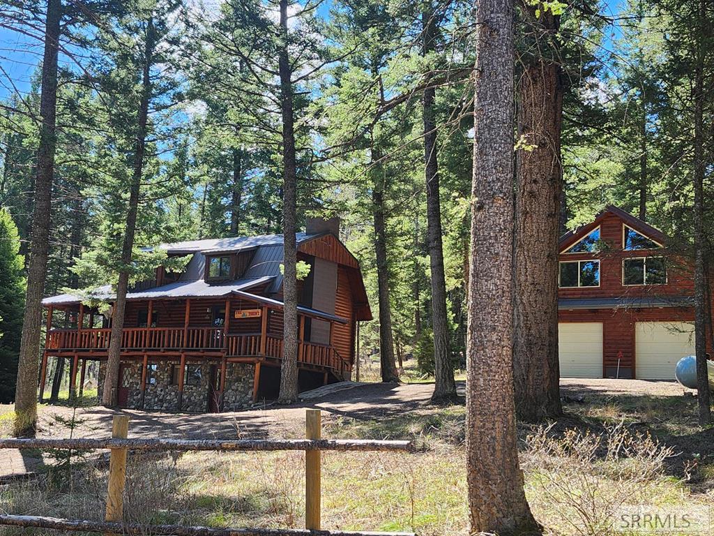 IMMACULATE LOG CABIN - AMAZING HIGH END FURNISHINGS INCLUDED - BORDERS – image 65
