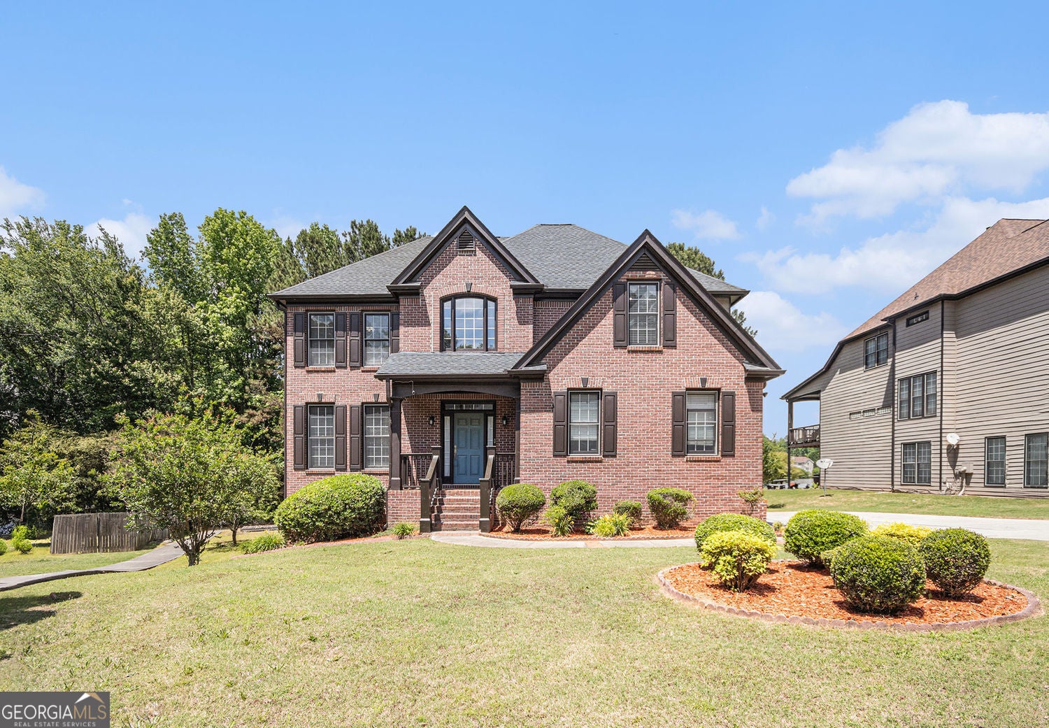 Fully finished basement with refined lakefront living in this beautifu – image 31