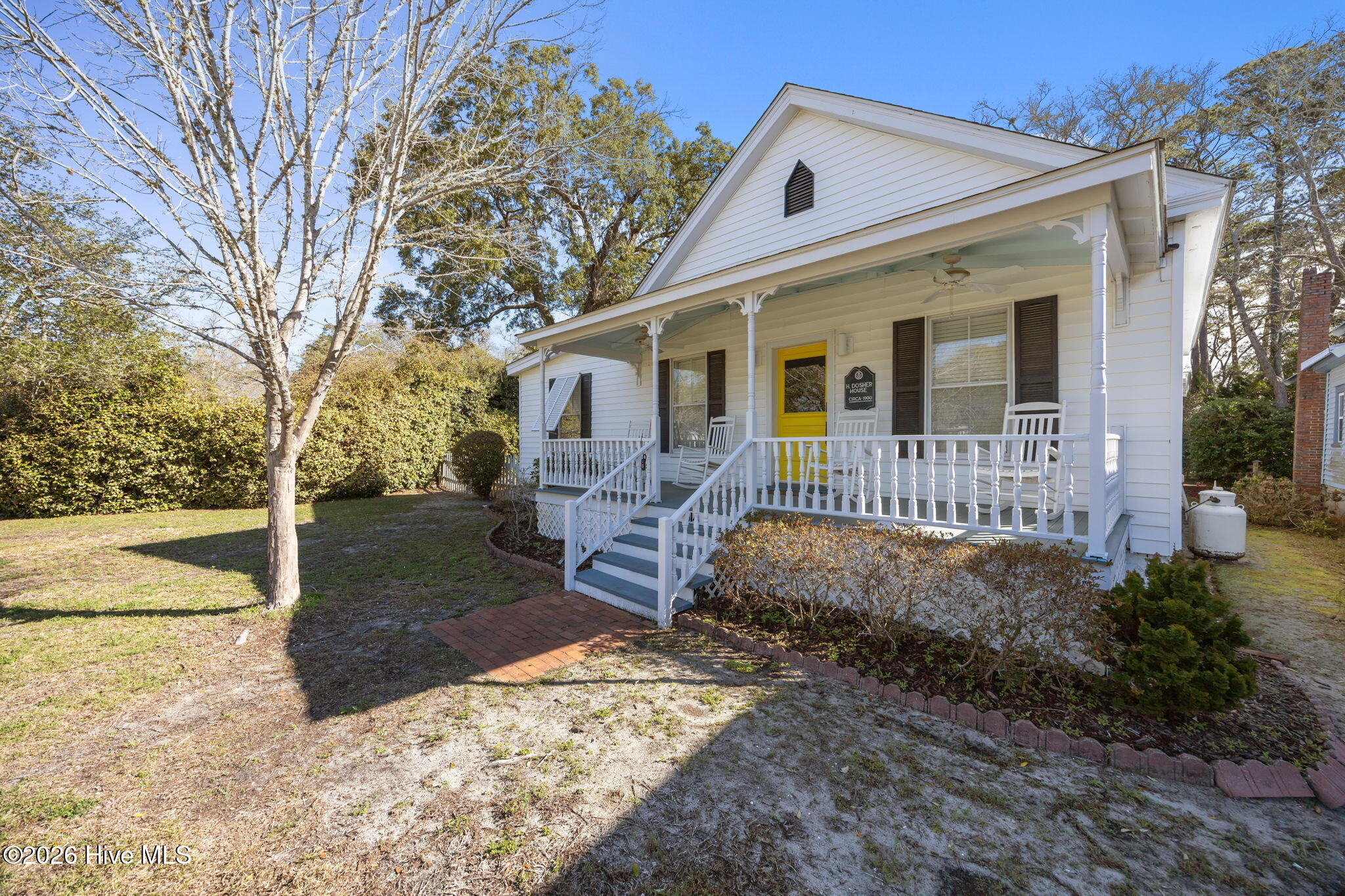 This Historic Home comes furnished with 2 Maritime Painting all other – image 2