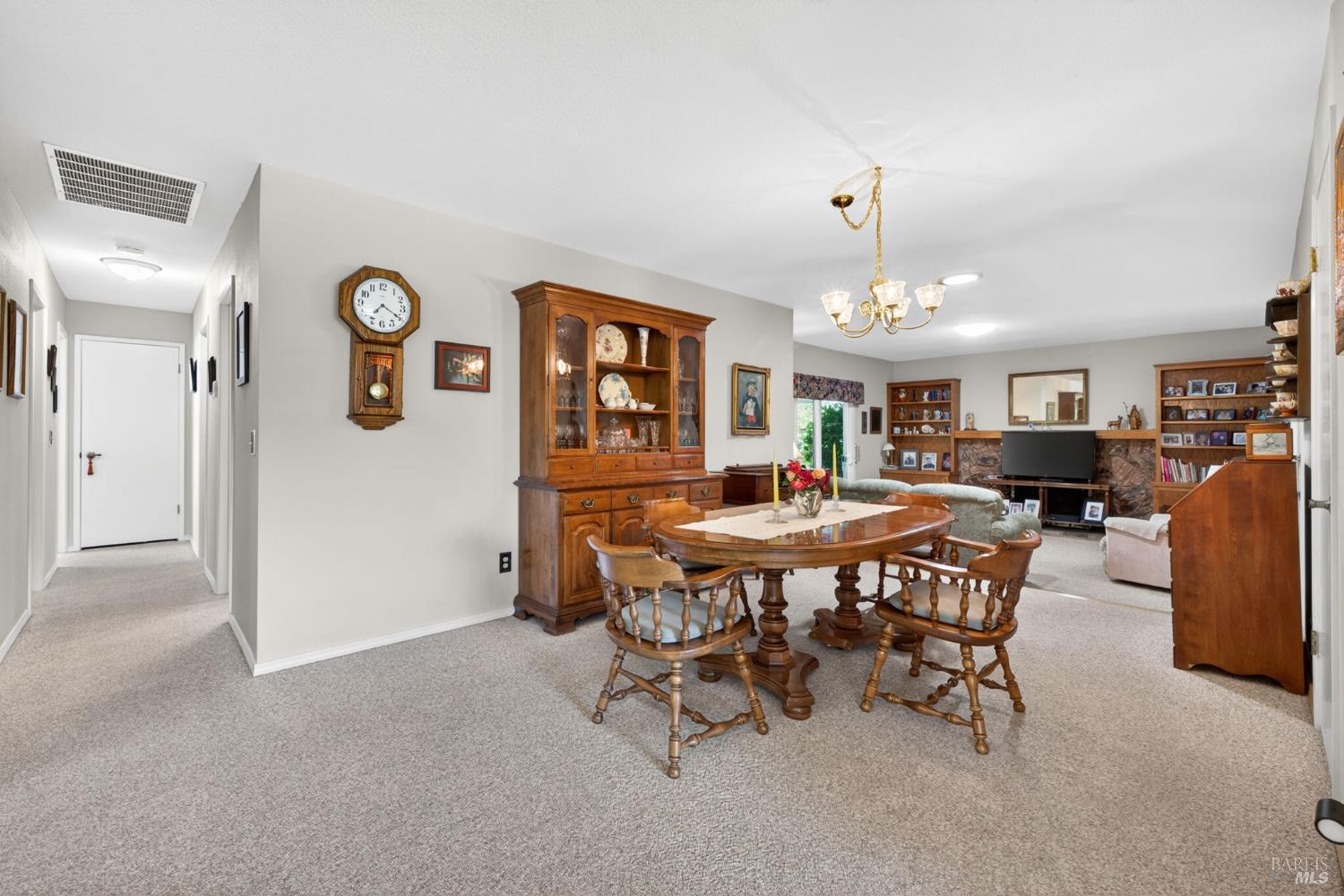 Welcome to 274 Beech Avenue, a beautifully maintained single-story hom – image 19