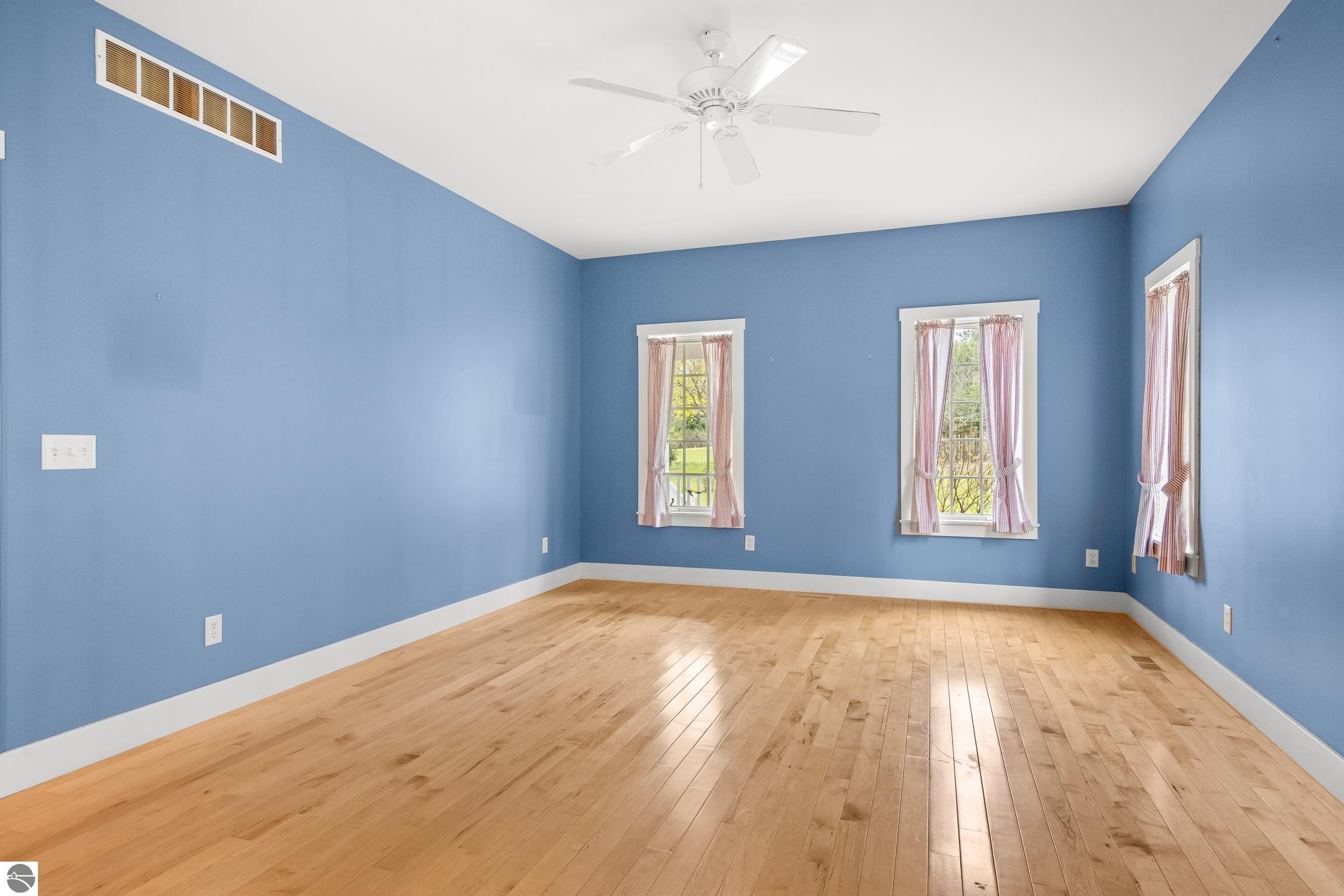 This 3-bedroom, 2.5-bath farmhouse offers a property designed for coun – image 23