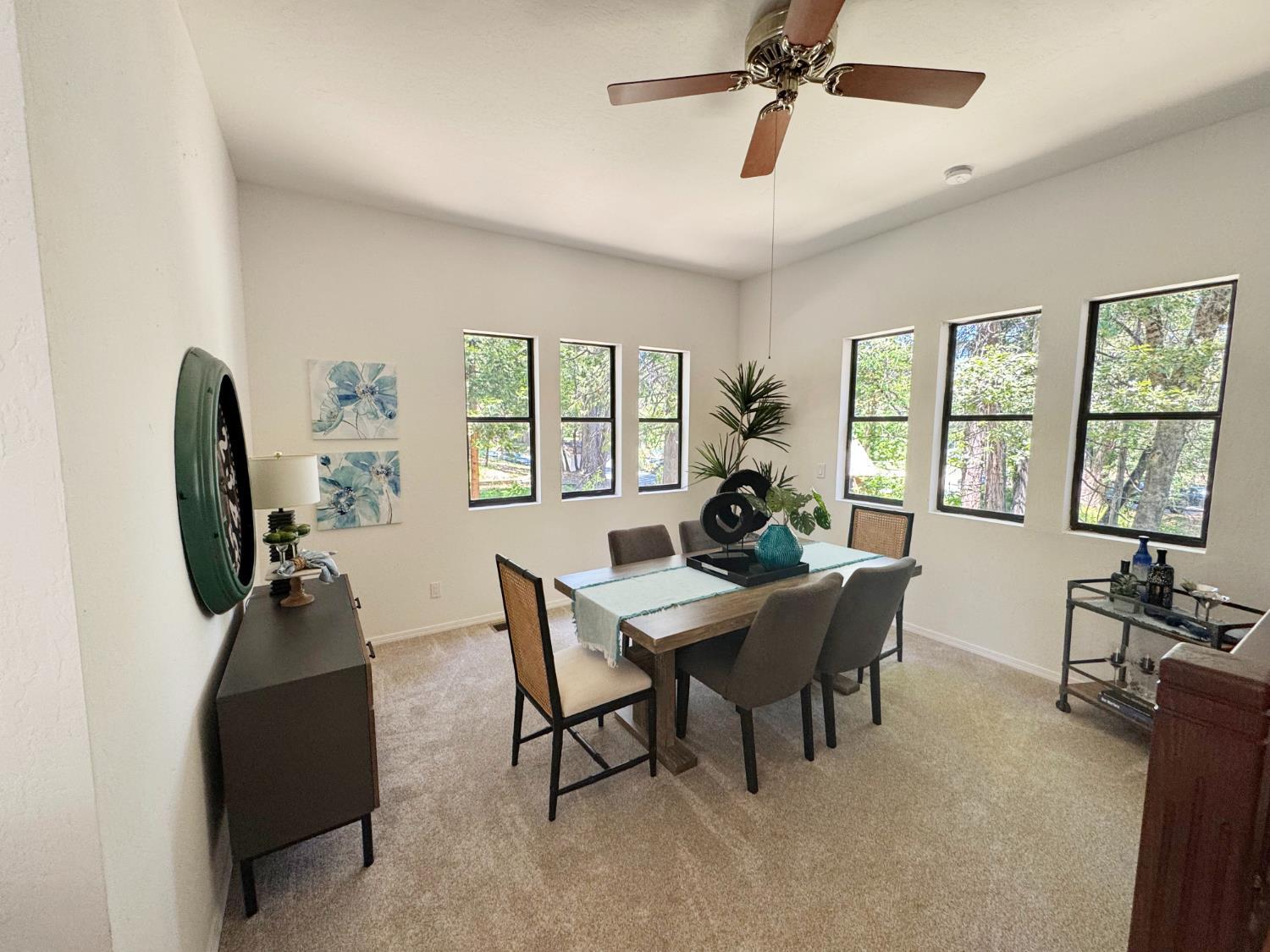 Come enjoy the privacy of this tucked-away home, perfectly positioned – image 5