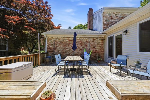 Welcome to this beautiful home that’s gleaming with pride and perfecti – image 56