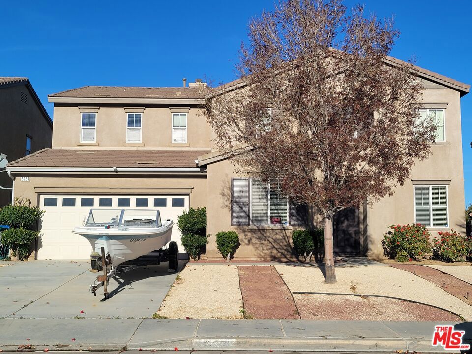 Stunning 5-bedroom, 4-bathroom, 2-story single-family home in the high – image 1
