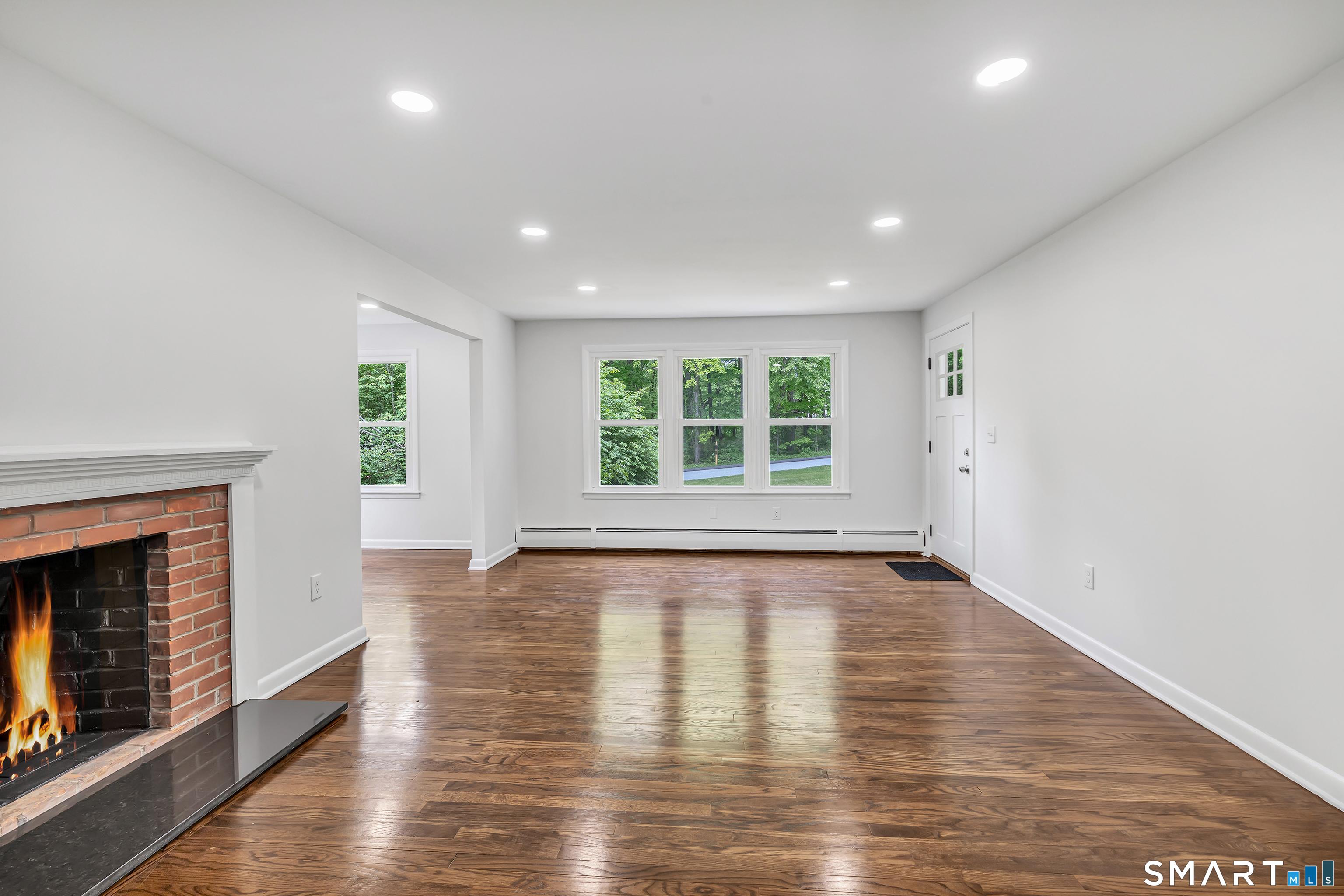 Welcome to 7 Longview Road, located in the desirable Sandy Hook sectio – image 5
