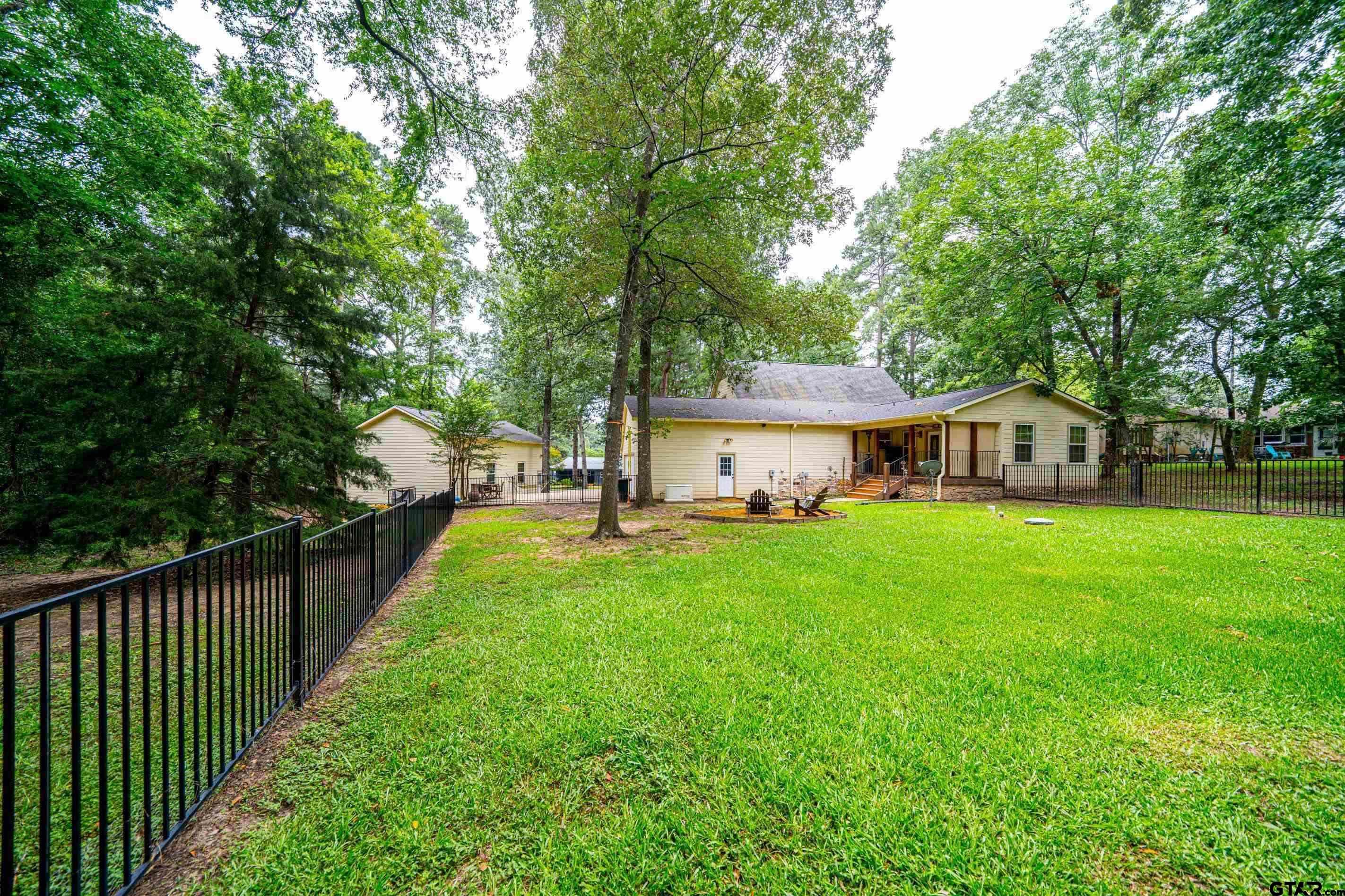 Located in the sought-after Tall Tree subdivision just across the stre – image 35