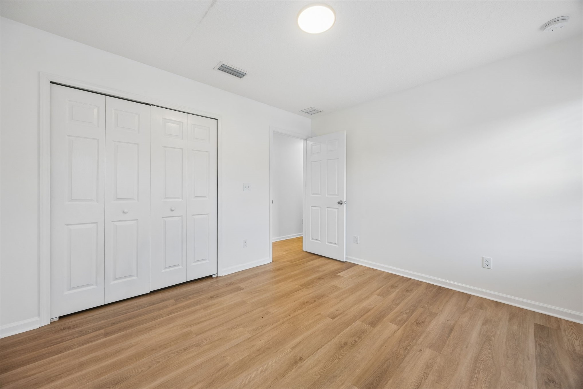 Tired of choosing between a backyard and a commute? At 54079 Amblerwoo – image 43