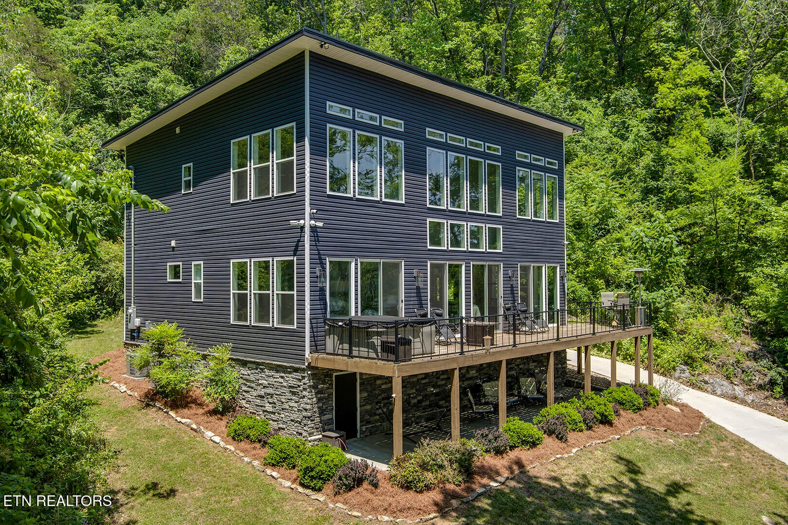 880 880 Skyline Drive, Harriman, Tennessee, 37748, USA, 3 Bedrooms Bedrooms, ,4 BathroomsBathrooms,Residential,For Sale,880 Skyline Drive,6c9e6ce5-d78a-4ae4-a55c-fa9f55